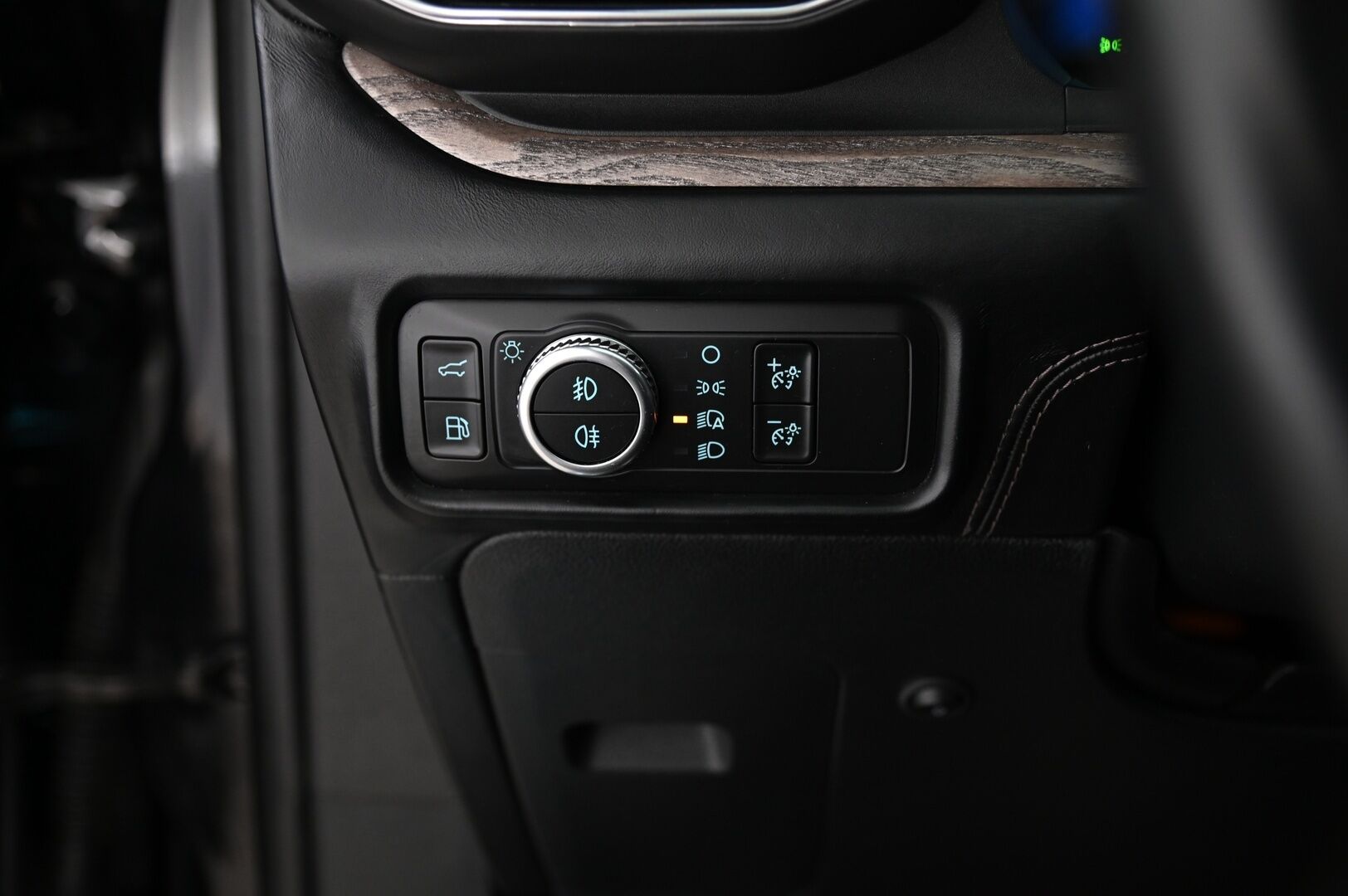 Ford Explorer 2020 3,0 V6 Ecoboost 457hv PHEV A10 AWD Platinum 5-ovinen ** ACC / Ilmastoidut nahat  / 360° / BLIS / - * Panorama / Vetokoukku / Lämmitettävä tuulilasi* 
