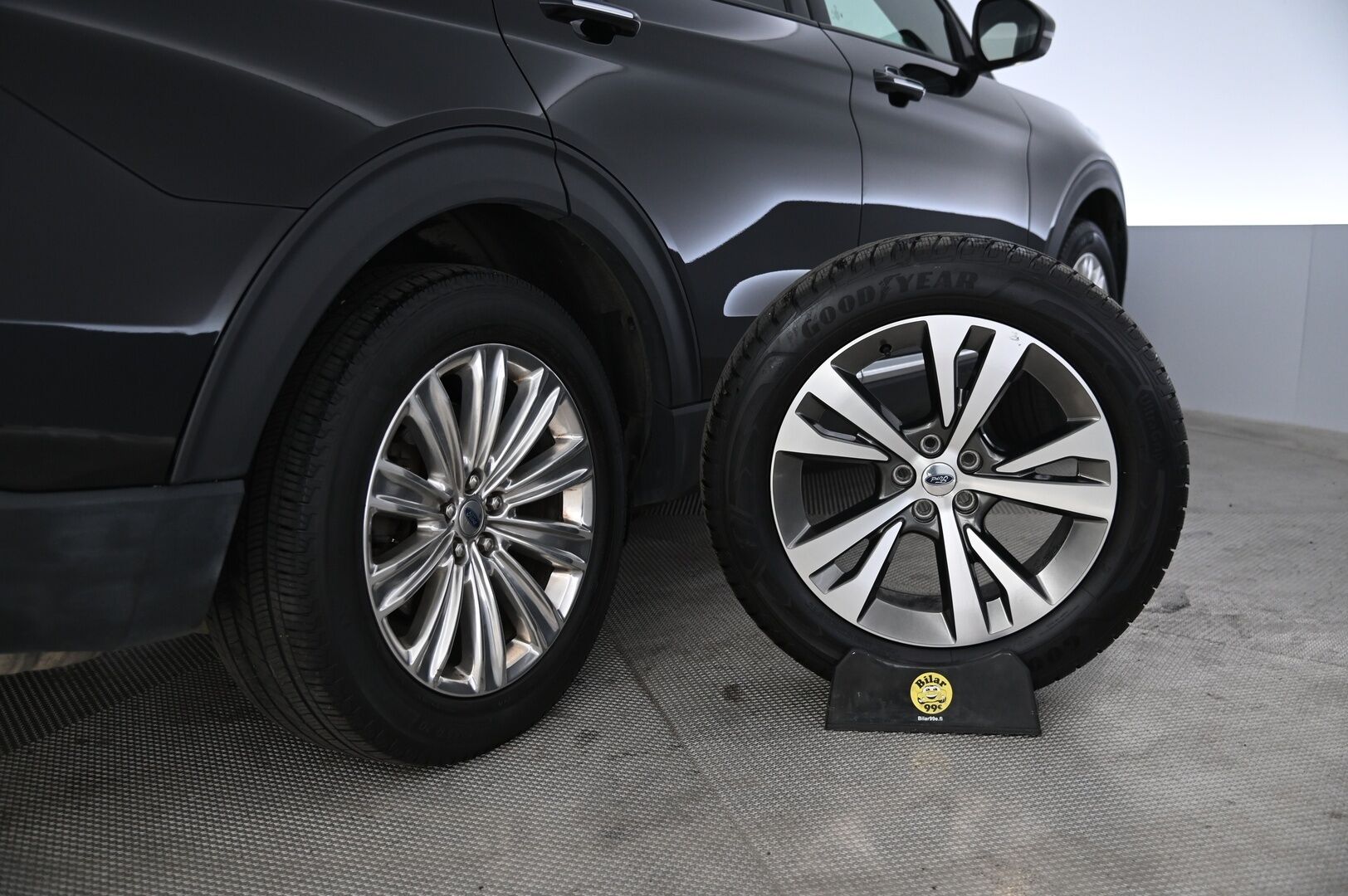 Ford Explorer 2020 3,0 V6 Ecoboost 457hv PHEV A10 AWD Platinum 5-ovinen ** ACC / Ilmastoidut nahat  / 360° / BLIS / - * Panorama / Vetokoukku / Lämmitettävä tuulilasi* 
