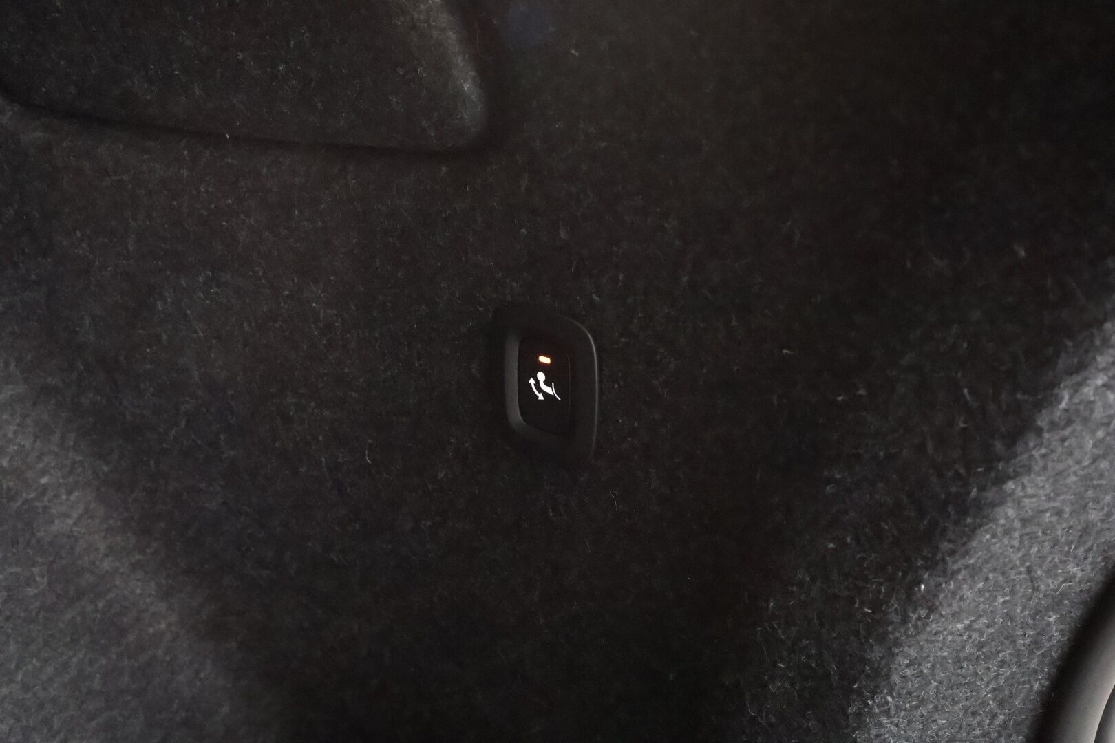 Volvo XC40 2021 T4 TwE R-Design aut * ACC / Webasto / P.kamera / Muistipenkki / H&K / Koukku / BLIS / Keyless / Sähköluukku * - Kahdet renkaat aluvanteilla / Merkkihuollettu