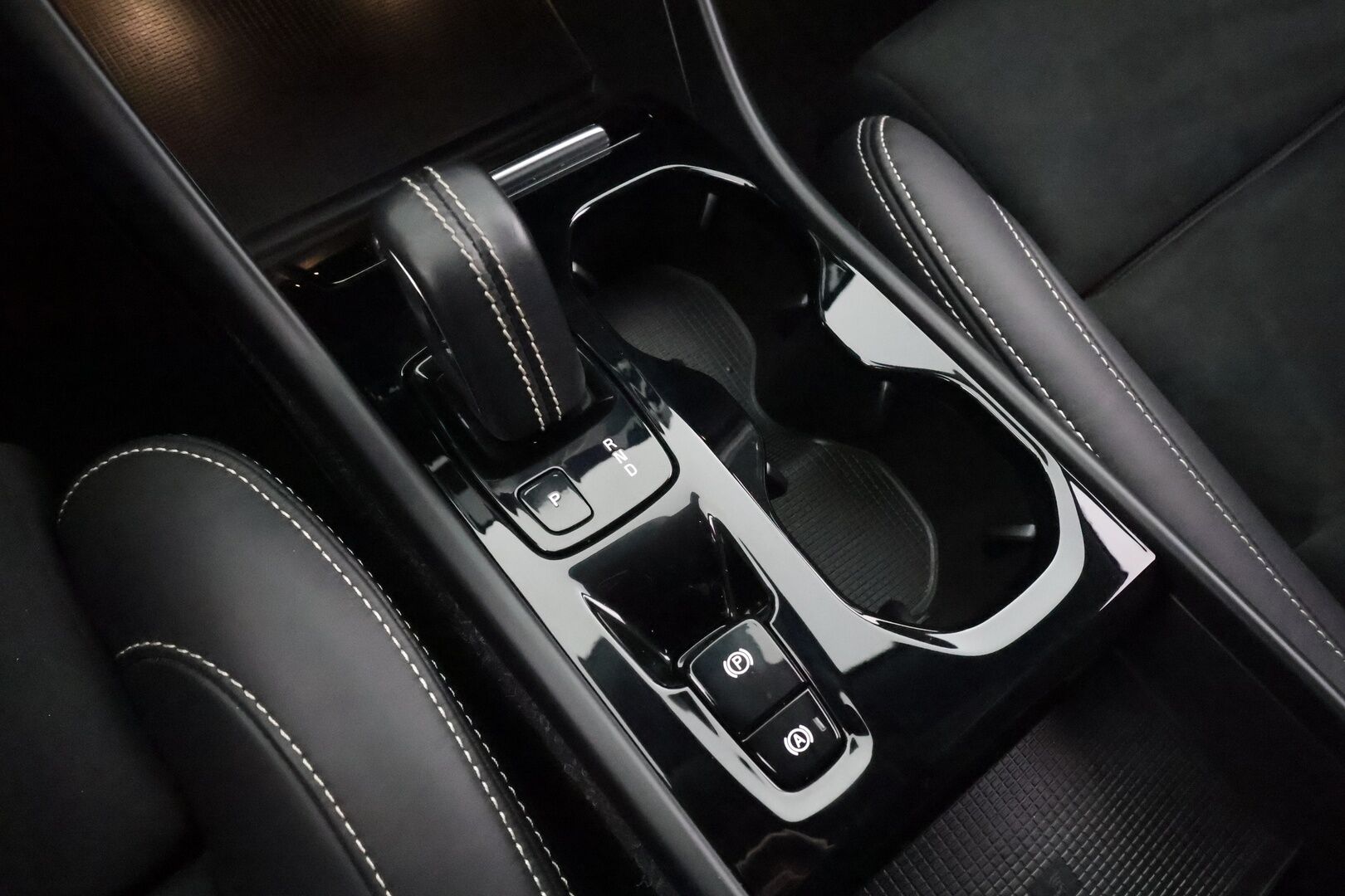 Volvo XC40 2021 T4 TwE R-Design aut - | ACC | Webasto | P.kamera | Muistipenkki | H&K | Koukku | BLIS | Keyless | Sähköluukku |