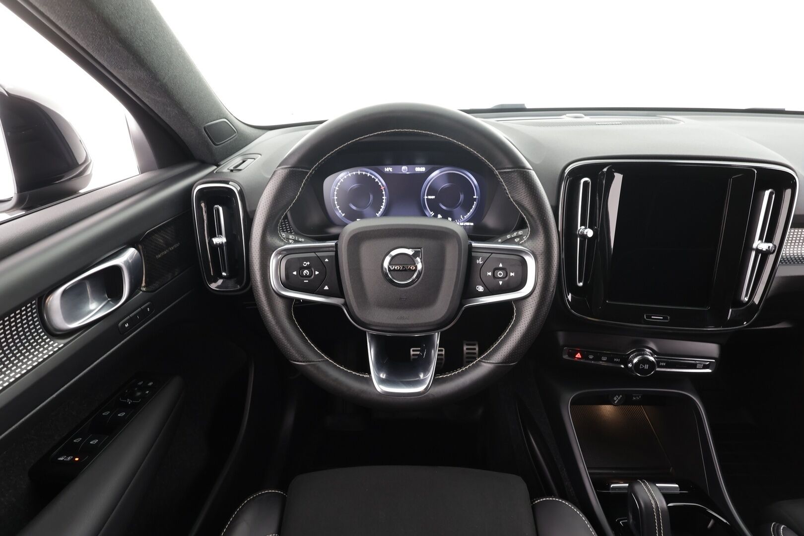Volvo XC40 2021 T4 TwE R-Design aut * ACC / Webasto / P.kamera / Muistipenkki / H&K / Koukku / BLIS / Keyless / Sähköluukku * - Kahdet renkaat aluvanteilla / Merkkihuollettu / Huippuvarusteet! - HULLUT AVAJAISHULINAT KORKOTARJOUS 3,29 %