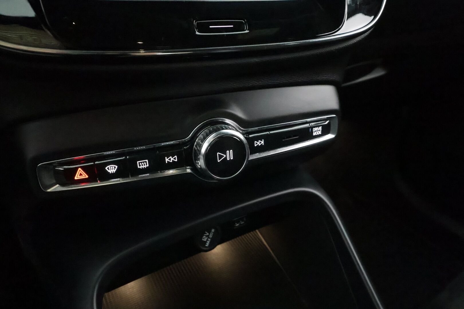 Volvo XC40 2021 T4 TwE R-Design aut - | ACC | Webasto | P.kamera | Muistipenkki | H&K | Koukku | BLIS | Keyless | Sähköluukku |