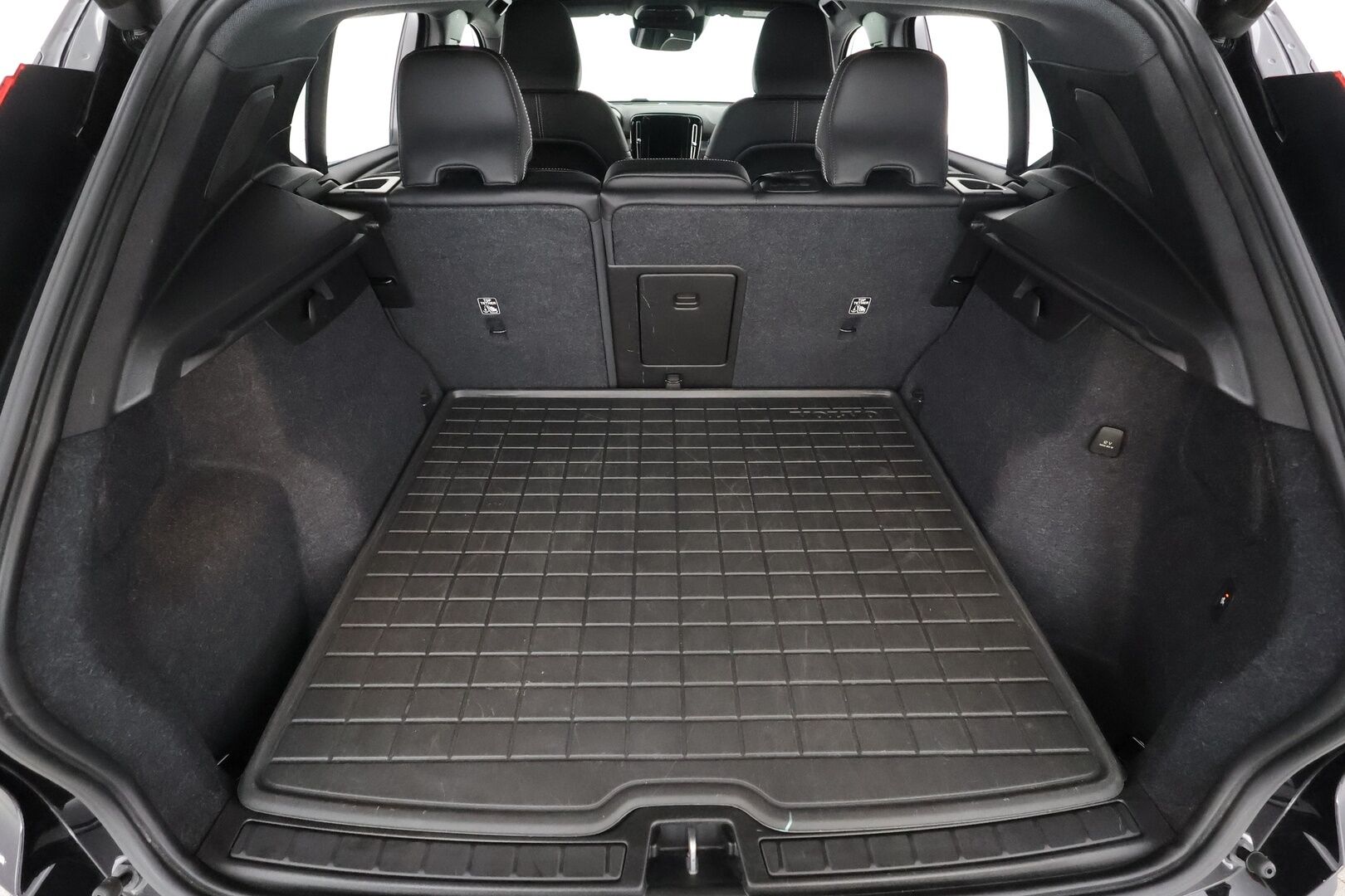 Volvo XC40 2021 T4 TwE R-Design aut * ACC / Webasto / P.kamera / Muistipenkki / H&K / Koukku / BLIS / Keyless / Sähköluukku * - Kahdet renkaat aluvanteilla / Merkkihuollettu / Huippuvarusteet! - HULLUT AVAJAISHULINAT KORKOTARJOUS 3,29 %