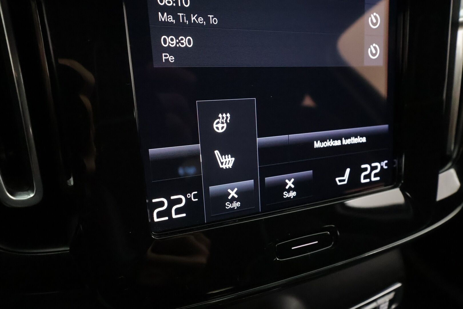 Volvo XC40 2021 T4 TwE R-Design aut * ACC / Webasto / P.kamera / Muistipenkki / H&K / Koukku / BLIS / Keyless / Sähköluukku * - Kahdet renkaat aluvanteilla / Merkkihuollettu