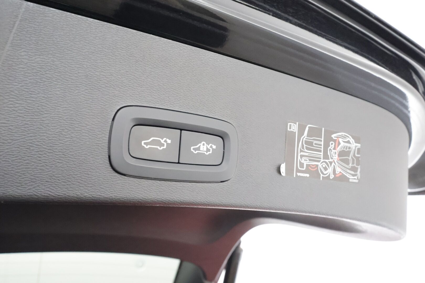 Volvo XC40 2021 T4 TwE R-Design aut * ACC / Webasto / P.kamera / Muistipenkki / H&K / Koukku / BLIS / Keyless / Sähköluukku * - Kahdet renkaat aluvanteilla / Merkkihuollettu