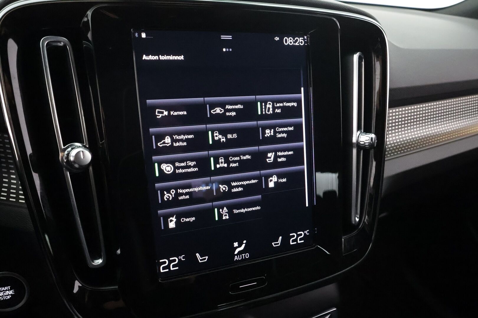 Volvo XC40 2021 T4 TwE R-Design aut * ACC / Webasto / P.kamera / Muistipenkki / H&K / Koukku / BLIS / Keyless / Sähköluukku * - Kahdet renkaat aluvanteilla / Merkkihuollettu / Huippuvarusteet! - HULLUT AVAJAISHULINAT KORKOTARJOUS 3,29 %