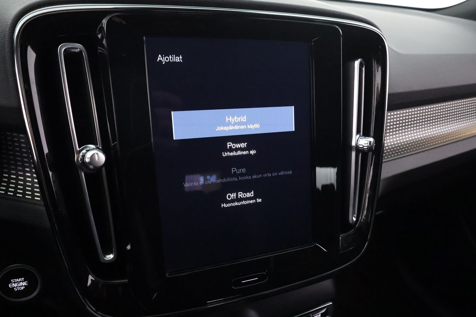 Volvo XC40 2021 T4 TwE R-Design aut - | ACC | Webasto | P.kamera | Muistipenkki | H&K | Koukku | BLIS | Keyless | Sähköluukku |