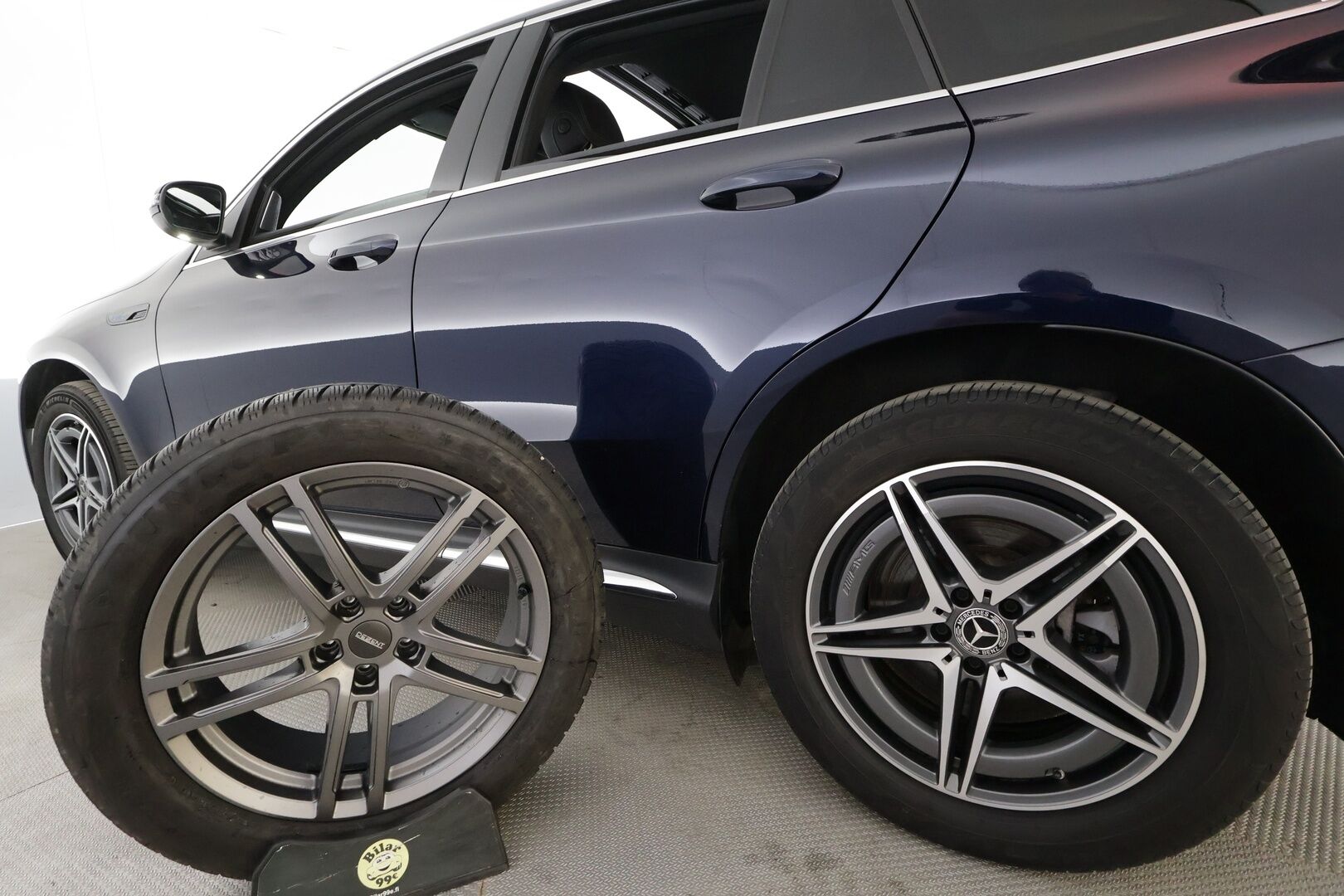 Mercedes-Benz EQC 2020 400 4Matic Edition AMG - | Distronic | Lisälämmitin | Koukku | Burmester | HUD | Osasähköt  Widescreen | LED | Lasikattoluukku | Ilmastoidut&Hierovat Sporttinahat | P.Kamera | Kahdet Renkaat |
