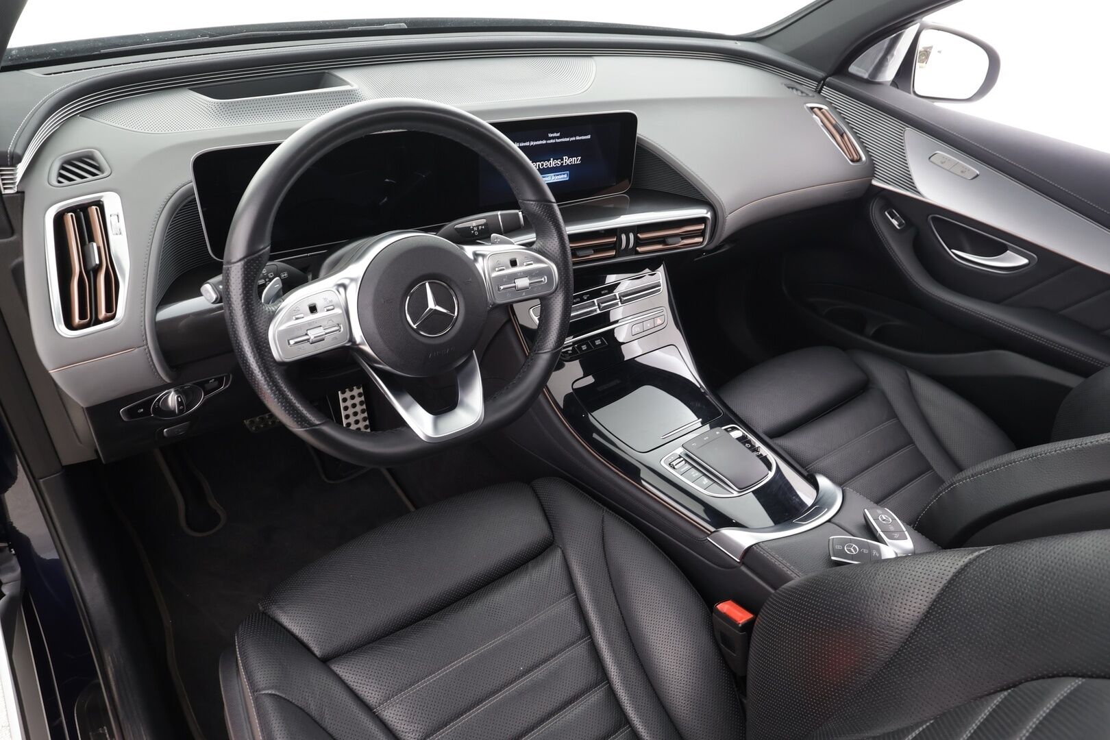 Mercedes-Benz EQC 2020 400 4Matic Edition AMG - | Distronic | Lisälämmitin | Koukku | Burmester | HUD | Osasähköt  Widescreen | LED | Lasikattoluukku | Ilmastoidut&Hierovat Sporttinahat | P.Kamera | Kahdet Renkaat |