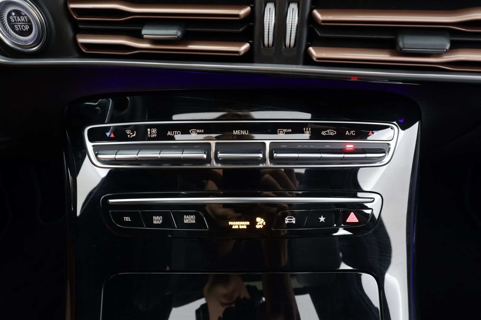 Mercedes-Benz EQC 2020 400 4Matic Edition AMG - | Distronic | Lisälämmitin | Koukku | Burmester | HUD | Osasähköt  Widescreen | LED | Lasikattoluukku | Ilmastoidut&Hierovat Sporttinahat | P.Kamera | Kahdet Renkaat |