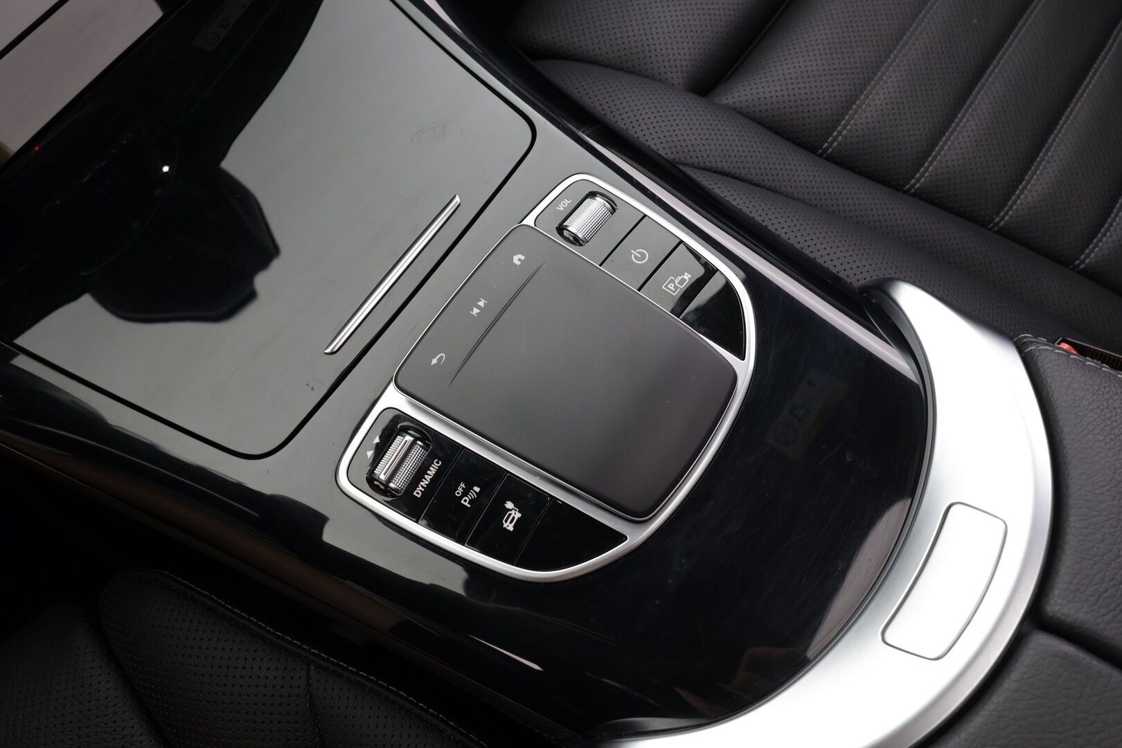 Mercedes-Benz EQC 2020 400 4Matic Edition AMG - | Distronic | Lisälämmitin | Koukku | Burmester | HUD | Osasähköt  Widescreen | LED | Lasikattoluukku | Ilmastoidut&Hierovat Sporttinahat | P.Kamera | Kahdet Renkaat |