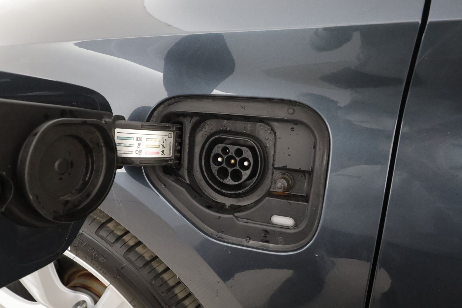 Seat Leon Sportstourer 2021 1.4 PHEV FR DSG * ACC / P.kamera / LED / Navi / KeylessGo / Sähköluukku / Puolinahat * - Kahdet renkaat aluvanteilla / Kattavat varusteet / Hyvin pidetty yksilö! - HULLUT AVAJAISHULINAT KORKOTARJOUS 3,29 %