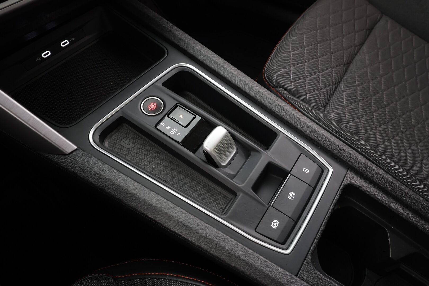 Seat Leon Sportstourer 2021 1.4 PHEV FR DSG * ACC / P.kamera / LED / Navi / KeylessGo / Sähköluukku / Puolinahat * - Kahdet renkaat aluvanteilla