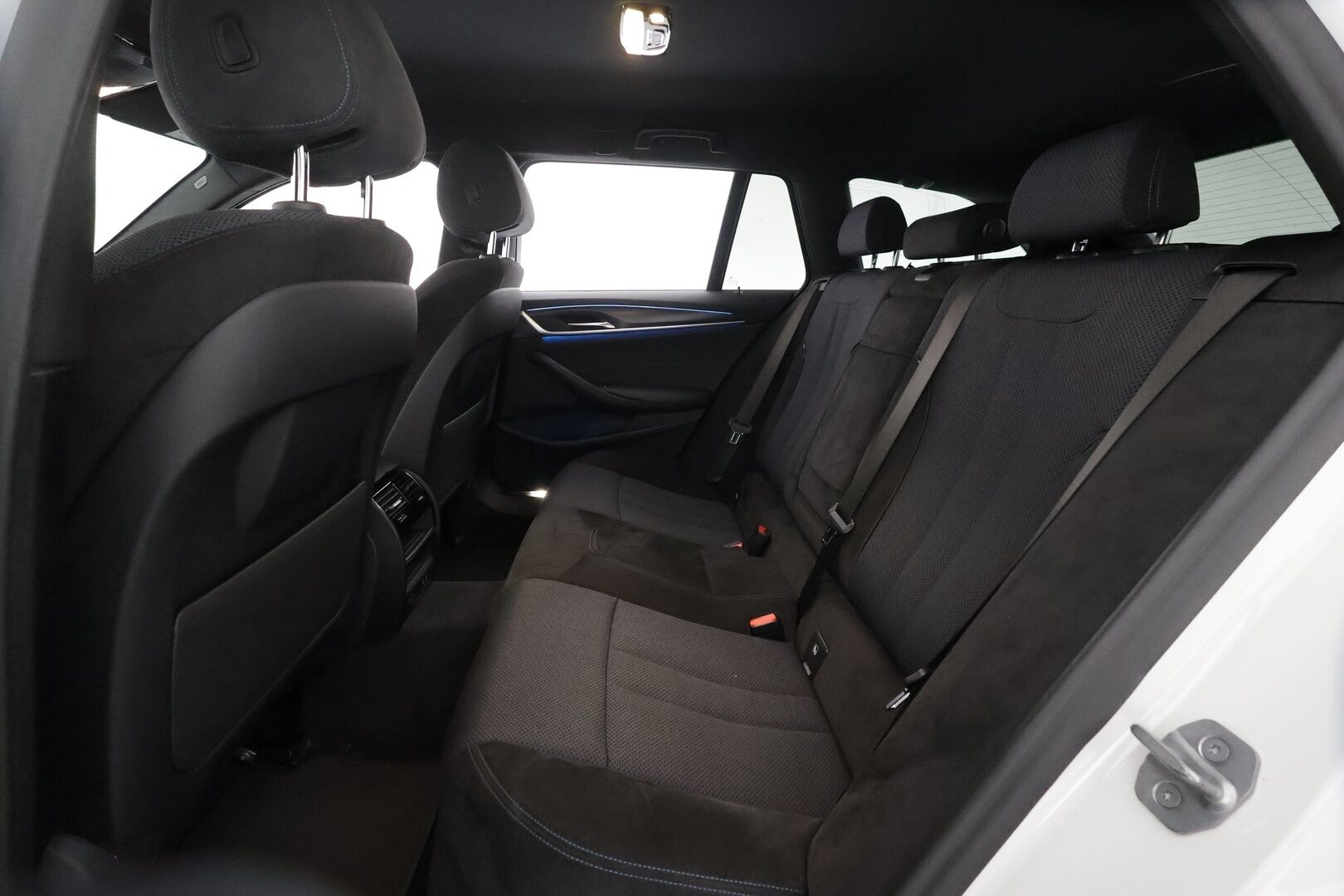 BMW 530 2022 G30 Sedan 530e xDrive A Charged Edition M Sport - | ACC | LCI | Koukku | HUD | HiFi | Muistipenkki | P.kamera | Sporttipenkit sähköllä | Ambient light | Lane Assist | BSM | 2x renkaat aluin |