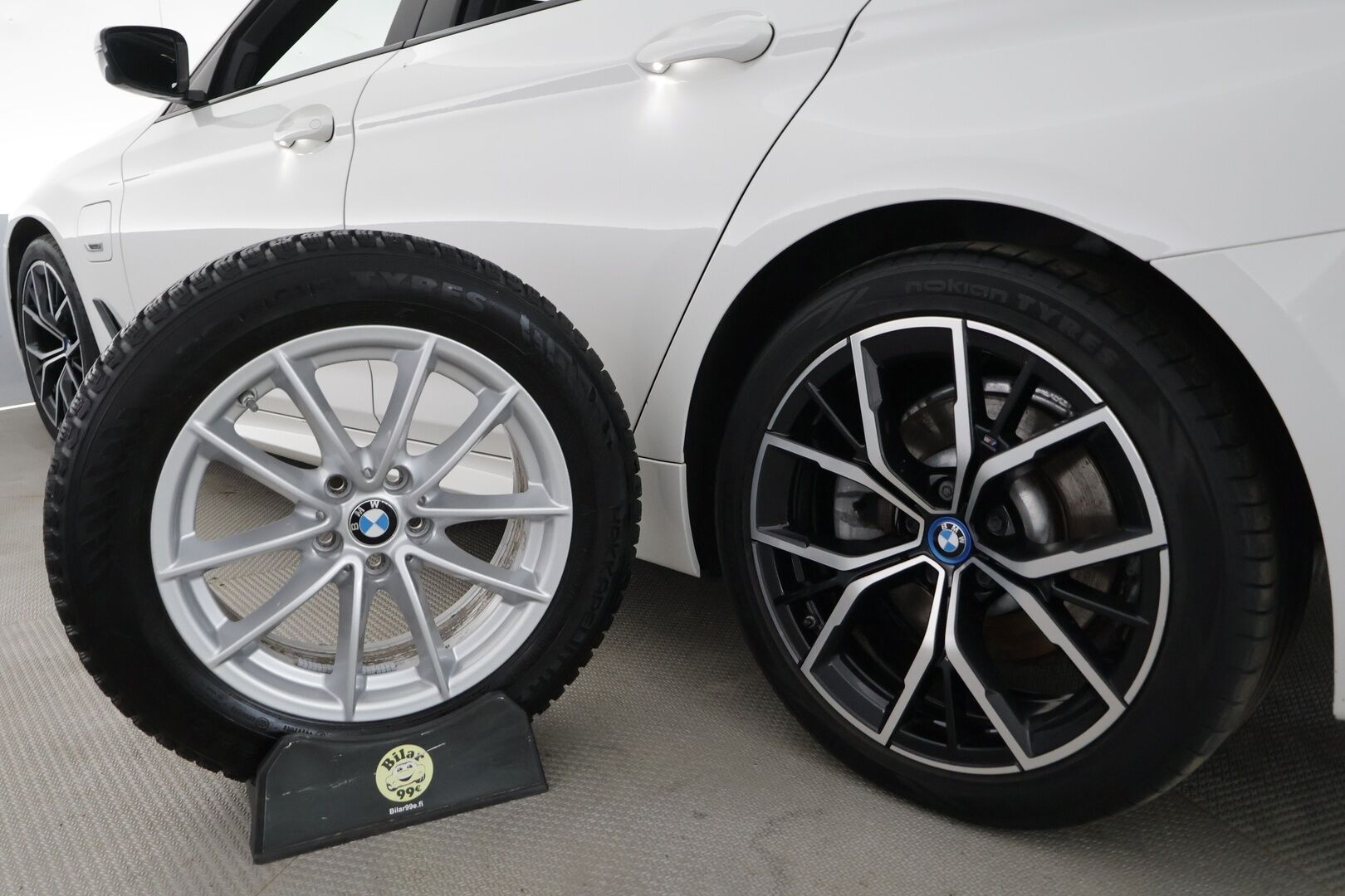 BMW 530 2022 G30 Sedan 530e xDrive A Charged Edition M Sport - | ACC | LCI | Koukku | HUD | HiFi | Muistipenkki | P.kamera | Sporttipenkit sähköllä | Ambient light | Lane Assist | BSM | 2x renkaat aluin |