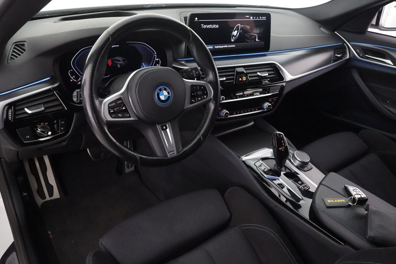 BMW 530 2022 G30 Sedan 530e xDrive A Charged Edition M Sport - | ACC | LCI | Koukku | HUD | HiFi | Muistipenkki | P.kamera | Sporttipenkit sähköllä | Ambient light | Lane Assist | BSM | 2x renkaat aluin |