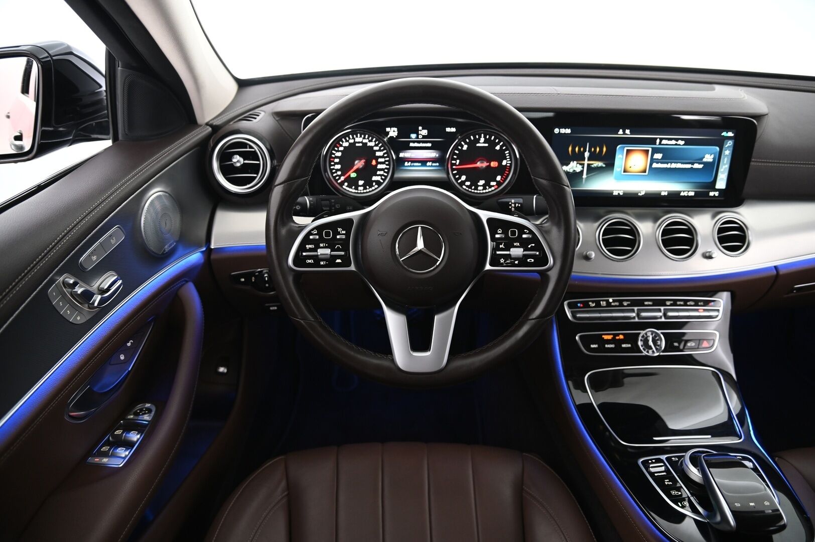 MERCEDES-BENZ E 2019 220 d 4Matic T A Premium Business *DTR+ / Burmester / Nahkapenkit Muistilla / P.Kamera / Apple&Android* - *Juuri huollettu / 2x renkaat & vanteet*