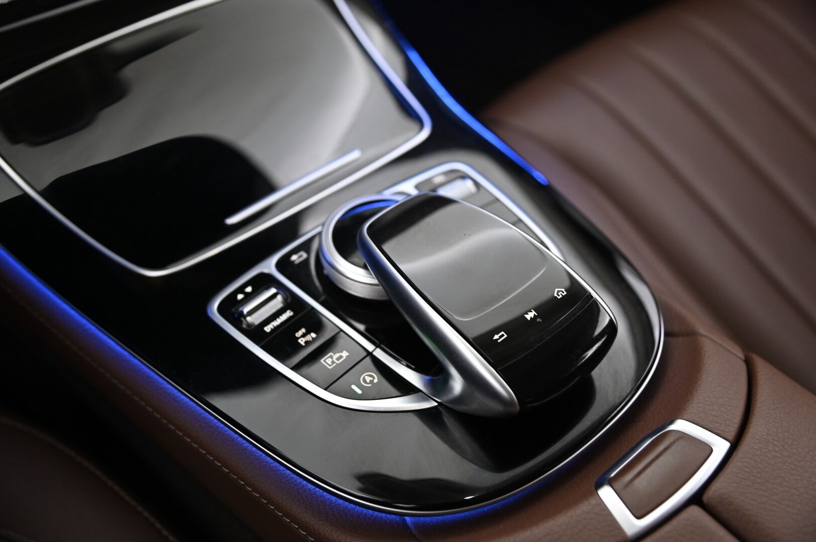 MERCEDES-BENZ E 2019 220 d 4Matic T A Premium Business *DTR+ / Burmester / Nahkapenkit Muistilla / P.Kamera / Apple&Android* - *Juuri huollettu / 2x renkaat & vanteet*