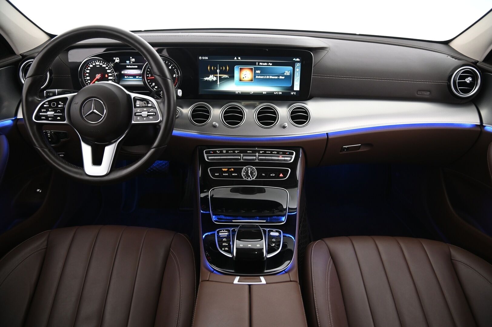 MERCEDES-BENZ E 2019 220 d 4Matic T A Premium Business *DTR+ / Burmester / Nahkapenkit Muistilla / P.Kamera / Apple&Android* - *Juuri huollettu / 2x renkaat & vanteet*