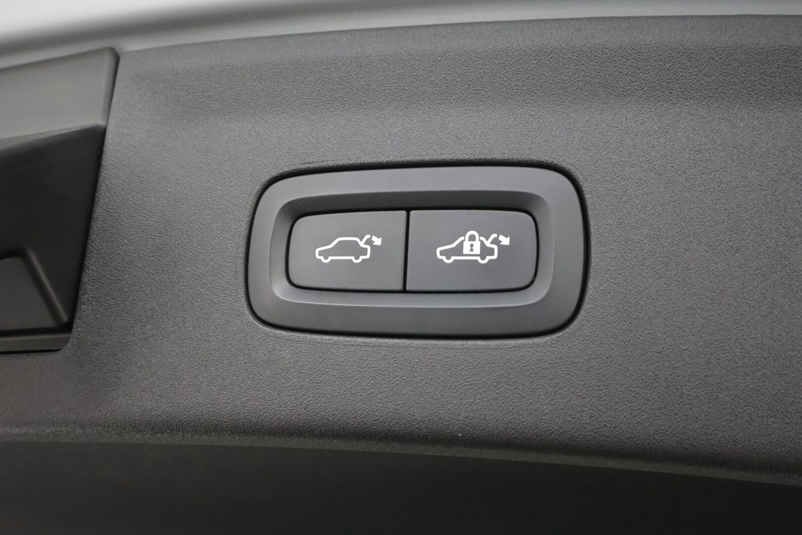 Polestar 2 2021 Launch Edition Performance, 300kW - | Pilot&Plus | Koukku | H&K | ACC | Pixel-LED | 360 | Sporttipenkki Muistilla | Lasikatto | Navi | Kaistavahti | Keyless | 2x Latauskaapelit | Kahdet renkaat aluvanteilla |