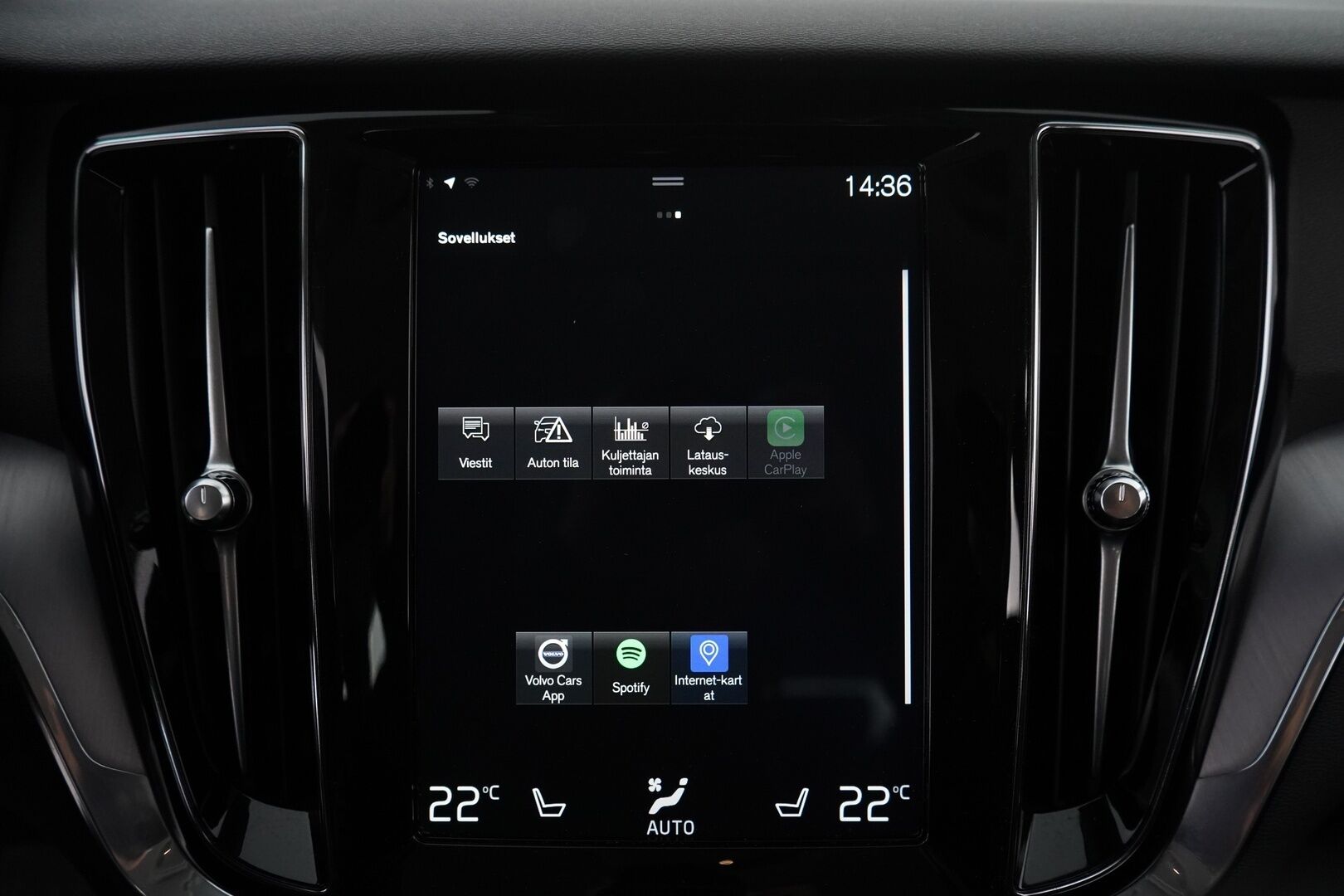 Volvo V60 2020 T6 Twin Engine AWD Momentum * Webasto / ACC / Navi / Ratinlämmitys - Jakohihna vaihdettu 141tkm / Kahdet Volvon omat vanteet / Siisti