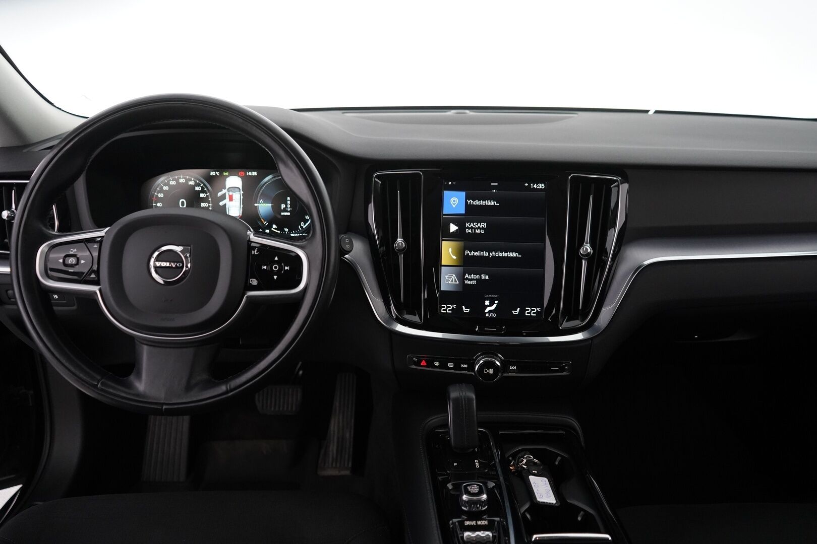 Volvo V60 2020 T6 Twin Engine AWD Momentum * Webasto / ACC / Navi / Ratinlämmitys - Jakohihna vaihdettu 141tkm / Kahdet Volvon omat vanteet / Siisti