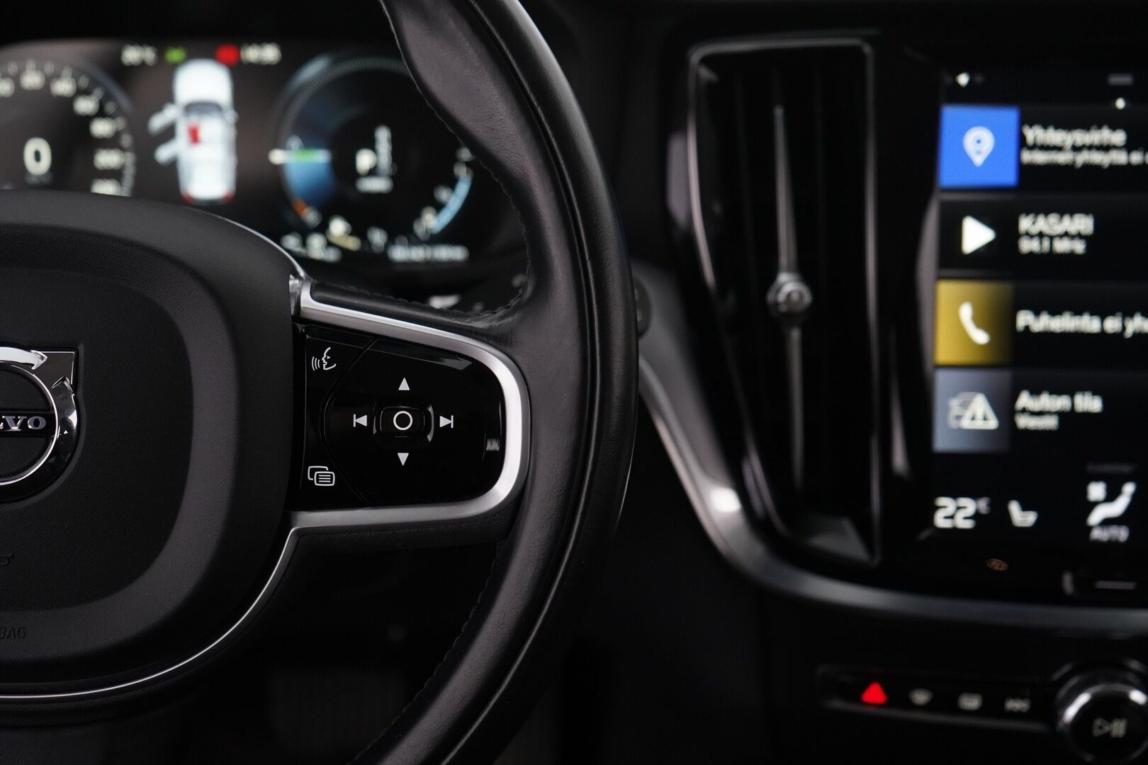 Volvo V60 2020 T6 Twin Engine AWD Momentum * Webasto / ACC / Navi / Ratinlämmitys - Jakohihna vaihdettu 141tkm / Kahdet Volvon omat vanteet / Siisti
