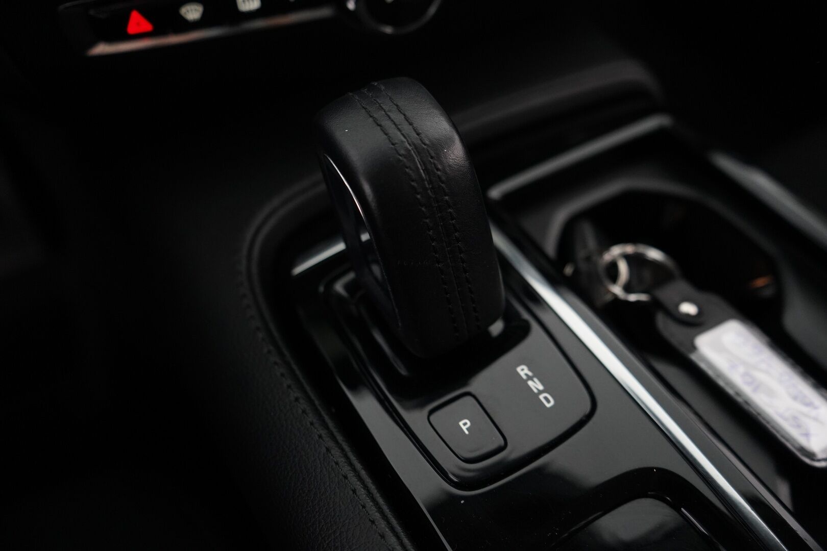 Volvo V60 2020 T6 Twin Engine AWD Momentum * Webasto / ACC / Navi / Ratinlämmitys - Jakohihna vaihdettu 141tkm / Kahdet Volvon omat vanteet / Siisti