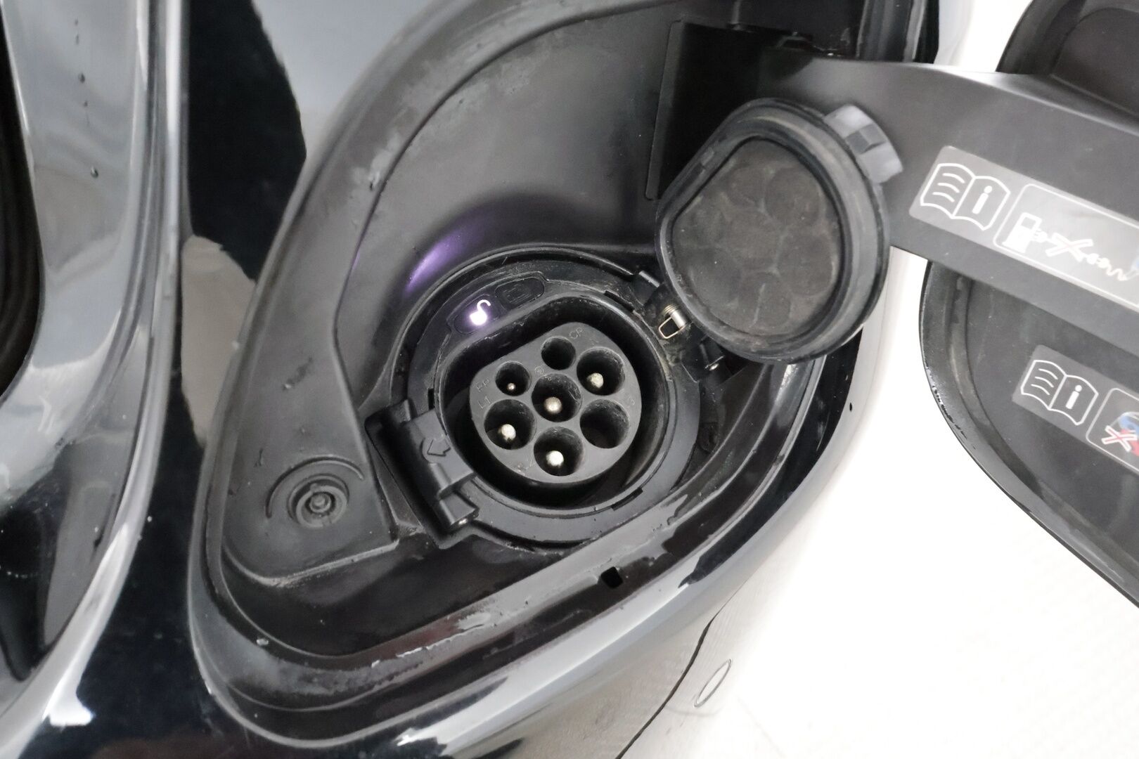 MERCEDES-BENZ C 2020 300 de T A Business AMG Edition EQ Power * Distronic+ / Multibeam LED / Peruutuskamera / Vetokoukku / Navi / Sporttipenkit - Akku kuntotarkastettu / Nahka-Alcantara / Juuri tullut Tampereelle! - HULLUT AVAJAISHULINAT KORKOTARJOUS 3,29 %