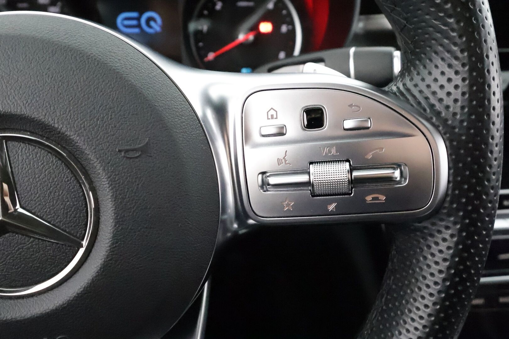 MERCEDES-BENZ C 2020 300 de T A Business AMG Edition EQ Power * Distronic+ / Multibeam LED / Peruutuskamera / Vetokoukku / Navi / Sporttipenkit - Akku kuntotarkastettu / Nahka-Alcantara / Juuri tullut Tampereelle!