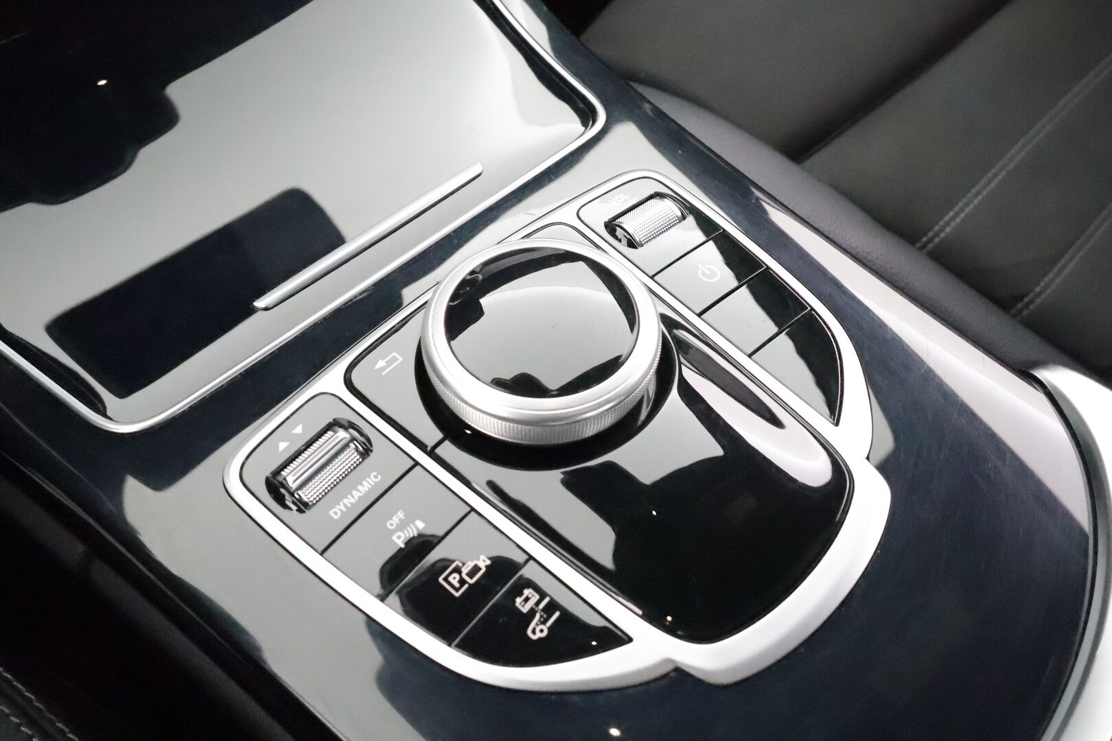 MERCEDES-BENZ C 2020 300 de T A Business AMG Edition EQ Power * Distronic+ / Multibeam LED / Peruutuskamera / Vetokoukku / Navi / Sporttipenkit - Akku kuntotarkastettu / Nahka-Alcantara / Juuri tullut Tampereelle! - HULLUT AVAJAISHULINAT KORKOTARJOUS 3,29 %