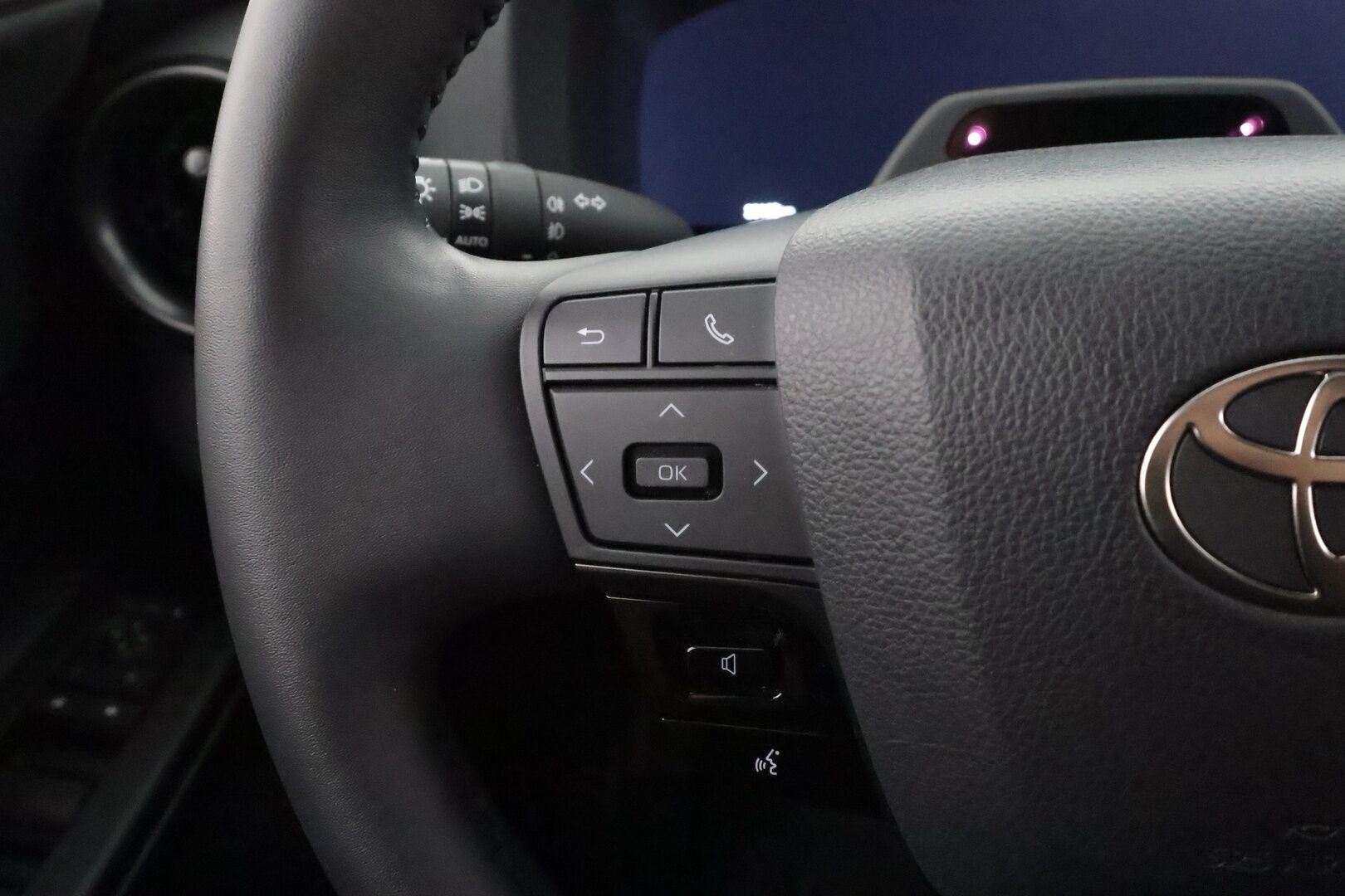 Toyota C-HR 2024 2,0 Plug-in Hybrid Premiere Edition - | JBL | Lasikatto | HUD | ACC | LED | 360 | Sähköpenkki | Kaistavahti | Katveavustin | Navi | Keyless | 1-om Suomi-auto | Kahdet renkaat | Merkkihuollot | 2x Latauskaapelit |