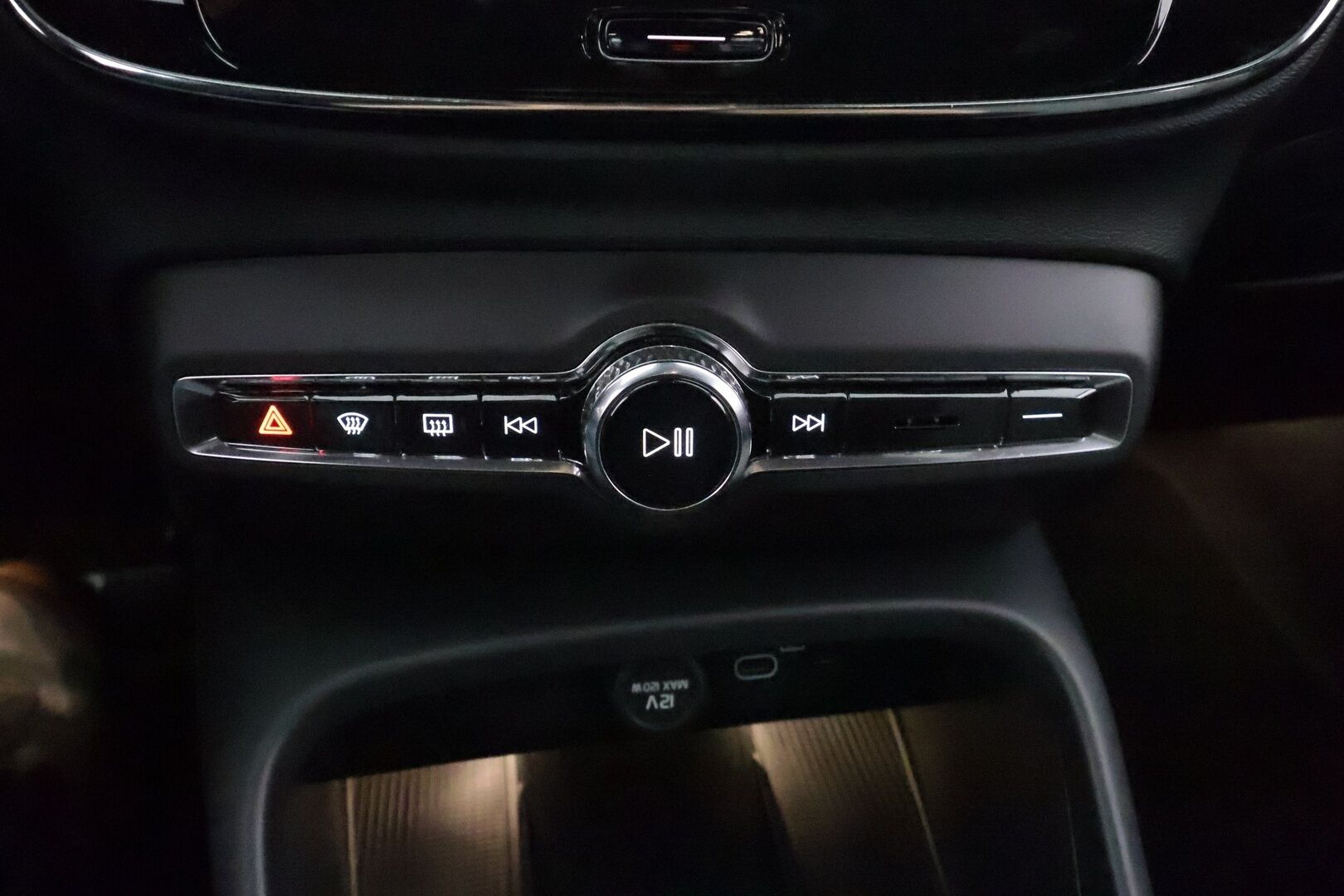 Volvo XC40 2024 B3 MHEV Business Plus Dark DCT aut - | ACC | LED | Muistipenkki | P.Kamera | High Performance audio | Sporttipenkit | Ratinlämmitys | Keyless | Apple&Android | 1.Om Suomi-auto | Kahdet Renkaat | Merkkihuollettu |
