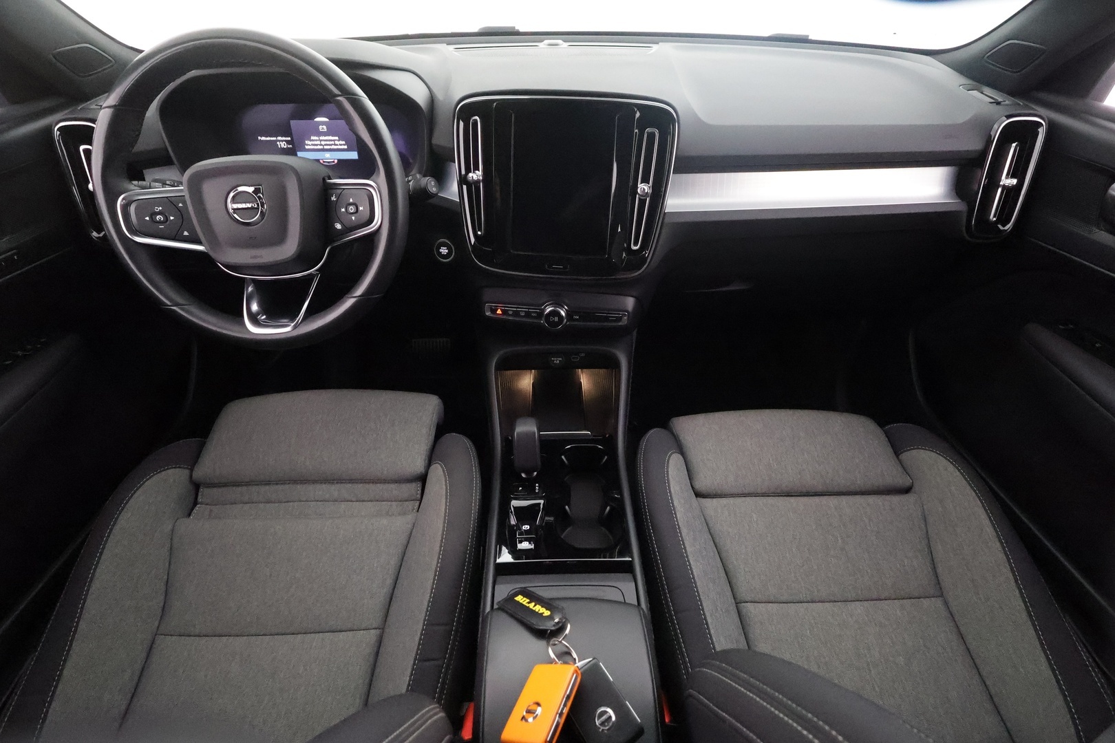 Volvo XC40 2024 B3 MHEV Business Plus Dark DCT aut - | ACC | LED | Muistipenkki | P.Kamera | High Performance audio | Sporttipenkit | Ratinlämmitys | Keyless | Apple&Android | 1.Om Suomi-auto | Kahdet Renkaat | Merkkihuollettu |