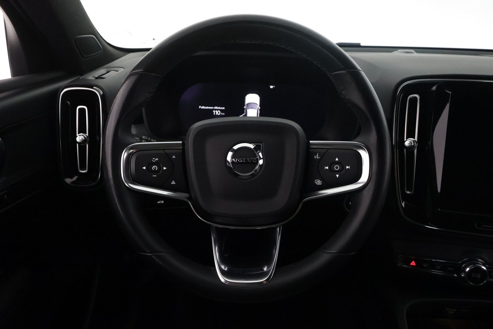 Volvo XC40 2024 B3 MHEV Business Plus Dark DCT aut - | ACC | LED | Muistipenkki | P.Kamera | High Performance audio | Sporttipenkit | Ratinlämmitys | Keyless | Apple&Android | 1.Om Suomi-auto | Kahdet Renkaat | Merkkihuollettu |