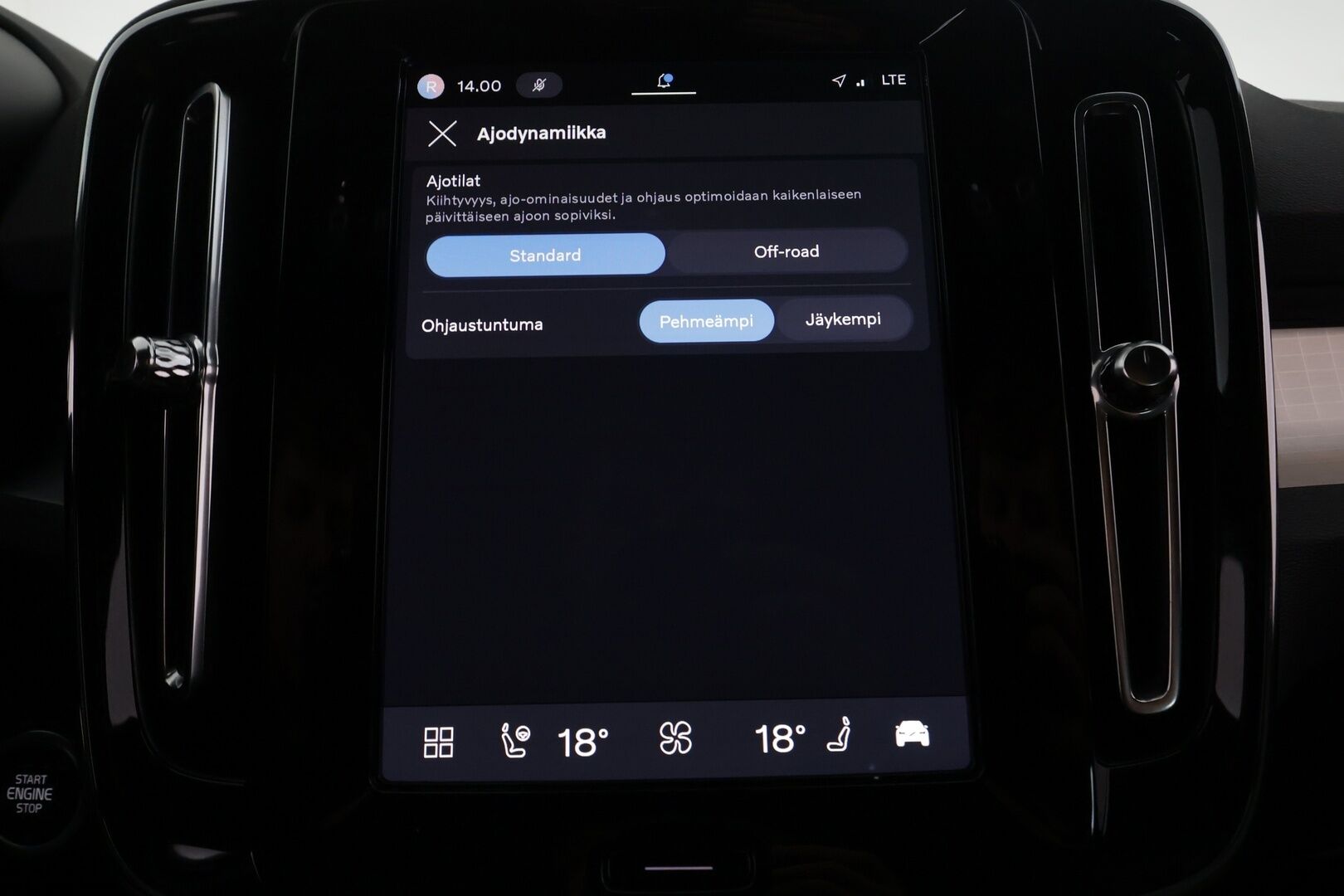 Volvo XC40 2024 B3 MHEV Business Plus Dark DCT aut - | ACC | LED | Muistipenkki | P.Kamera | High Performance audio | Sporttipenkit | Ratinlämmitys | Keyless | Apple&Android | 1.Om Suomi-auto | Kahdet Renkaat | Merkkihuollettu |