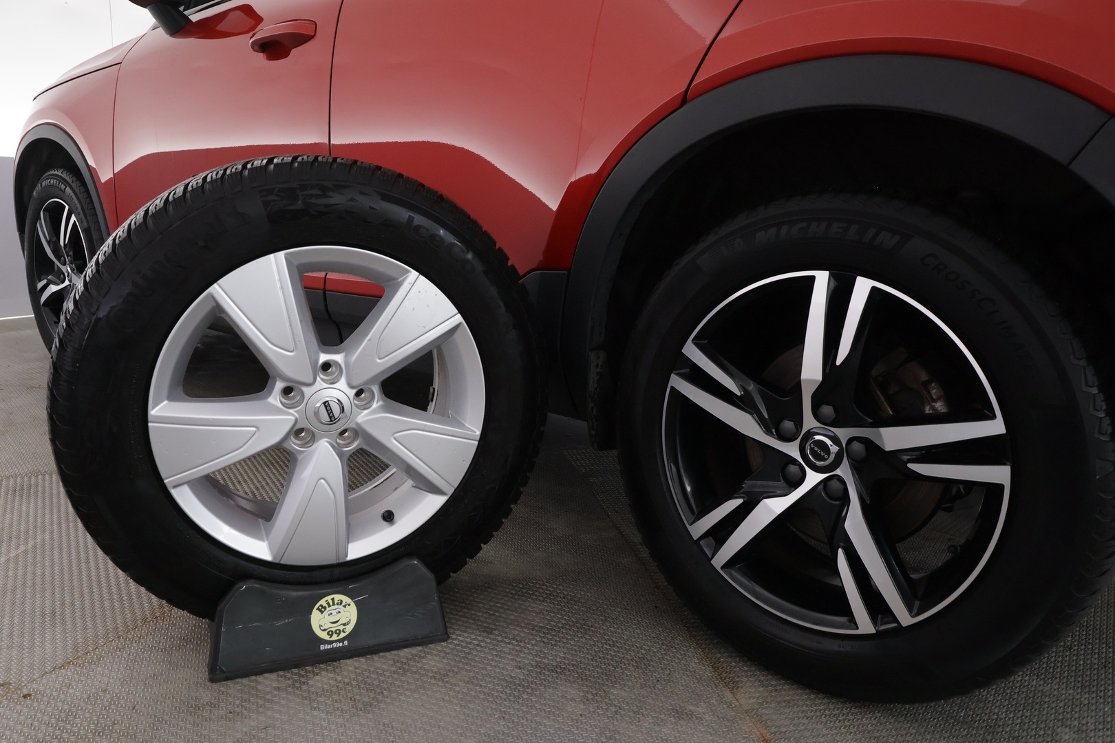 Volvo XC40 2024 B3 MHEV Business Plus Dark DCT aut - | ACC | LED | Muistipenkki | P.Kamera | High Performance audio | Sporttipenkit | Ratinlämmitys | Keyless | Apple&Android | 1.Om Suomi-auto | Kahdet Renkaat | Merkkihuollettu |