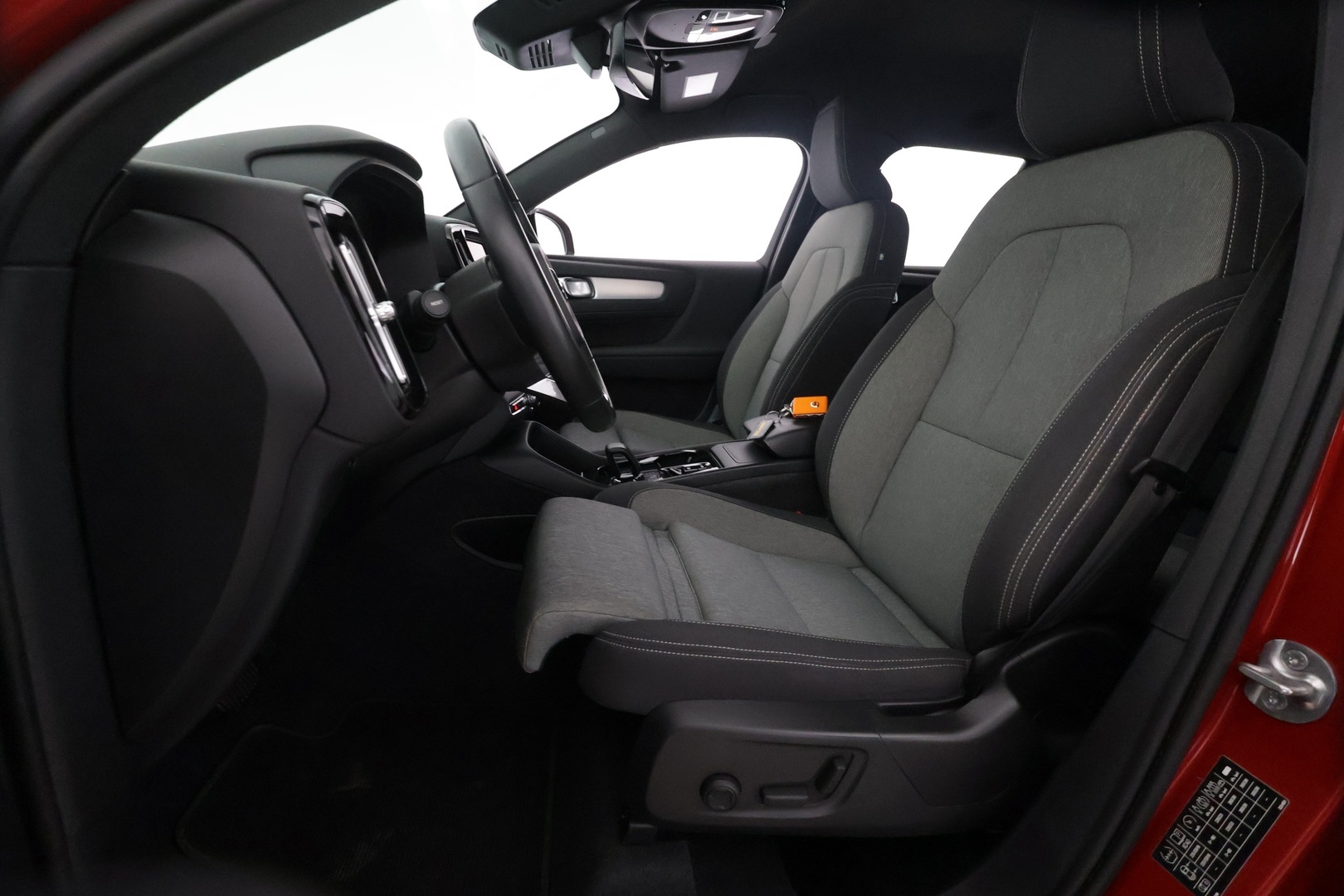 Volvo XC40 2024 B3 MHEV Business Plus Dark DCT aut - | ACC | LED | Muistipenkki | P.Kamera | High Performance audio | Sporttipenkit | Ratinlämmitys | Keyless | Apple&Android | 1.Om Suomi-auto | Kahdet Renkaat | Merkkihuollettu |