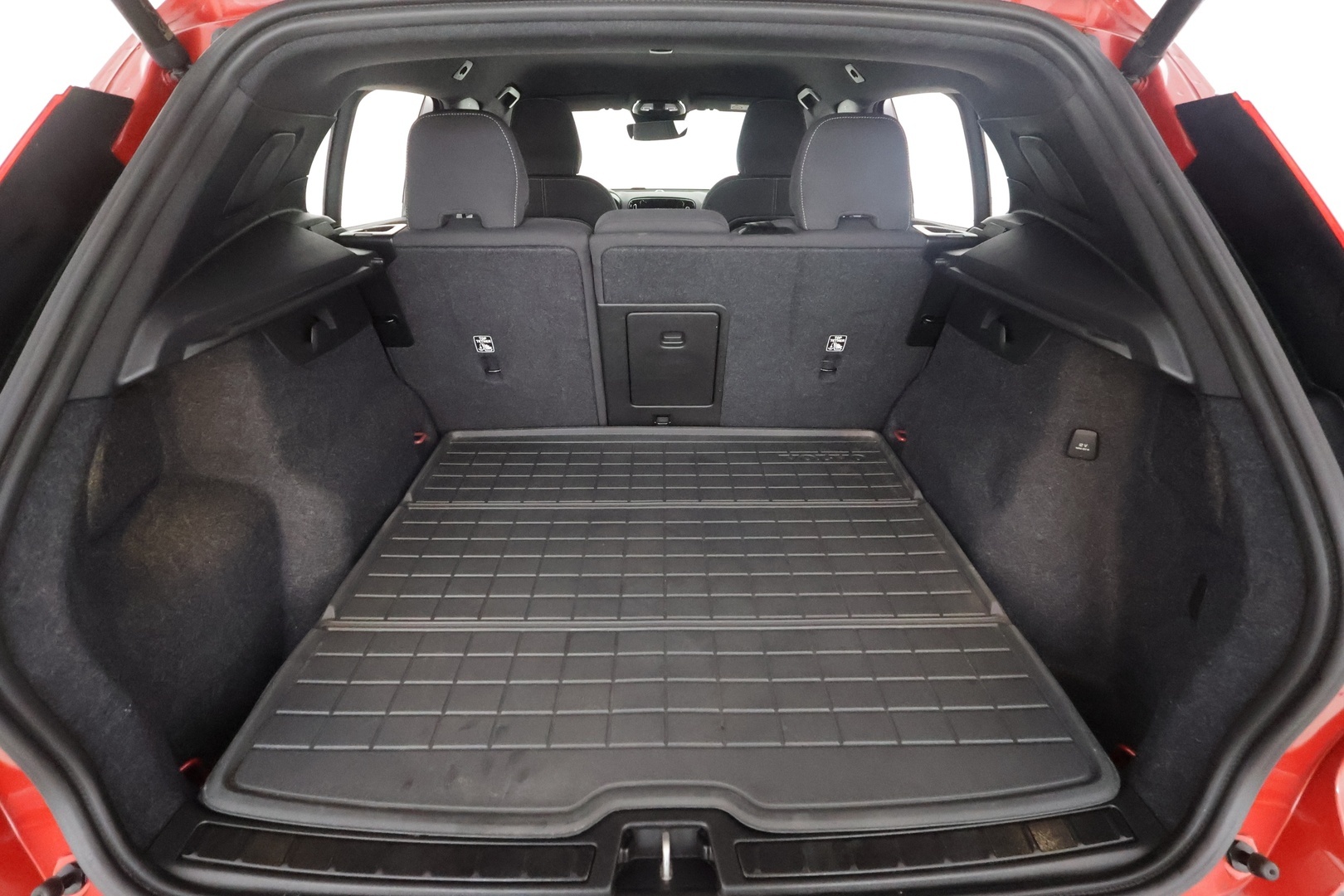 Volvo XC40 2024 B3 MHEV Business Plus Dark DCT aut - | ACC | LED | Muistipenkki | P.Kamera | High Performance audio | Sporttipenkit | Ratinlämmitys | Keyless | Apple&Android | 1.Om Suomi-auto | Kahdet Renkaat | Merkkihuollettu |