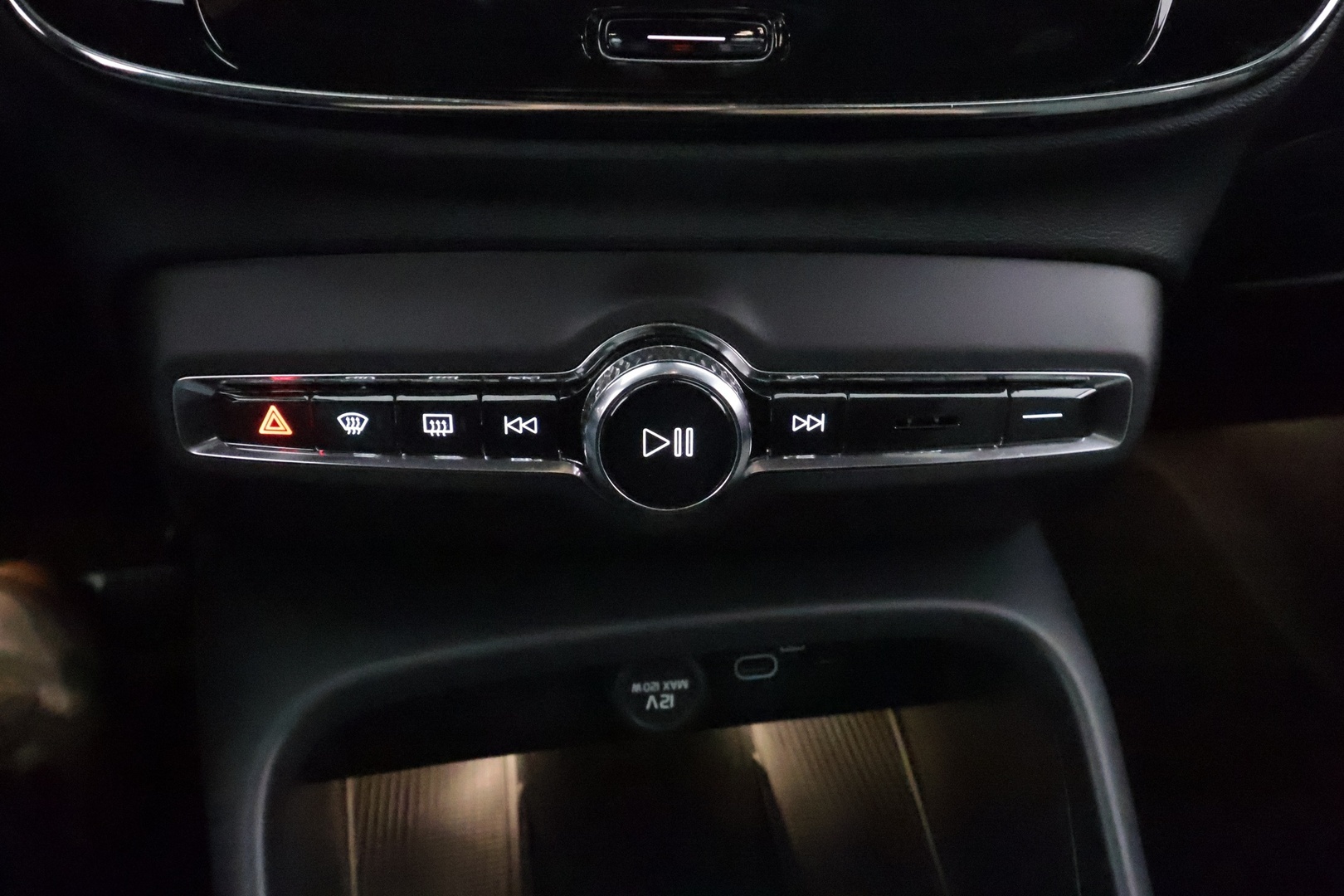 Volvo XC40 2024 B3 MHEV Business Plus Dark DCT aut - | ACC | LED | Muistipenkki | P.Kamera | High Performance audio | Sporttipenkit | Ratinlämmitys | Keyless | Apple&Android | 1.Om Suomi-auto | Kahdet Renkaat | Merkkihuollettu |