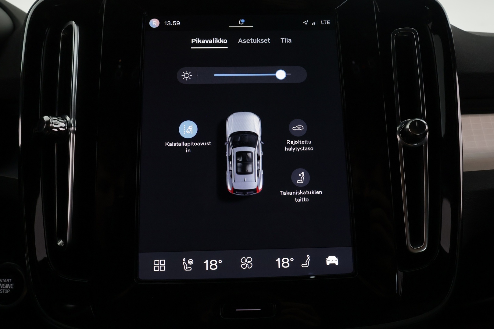 Volvo XC40 2024 B3 MHEV Business Plus Dark DCT aut - | ACC | LED | Muistipenkki | P.Kamera | High Performance audio | Sporttipenkit | Ratinlämmitys | Keyless | Apple&Android | 1.Om Suomi-auto | Kahdet Renkaat | Merkkihuollettu |