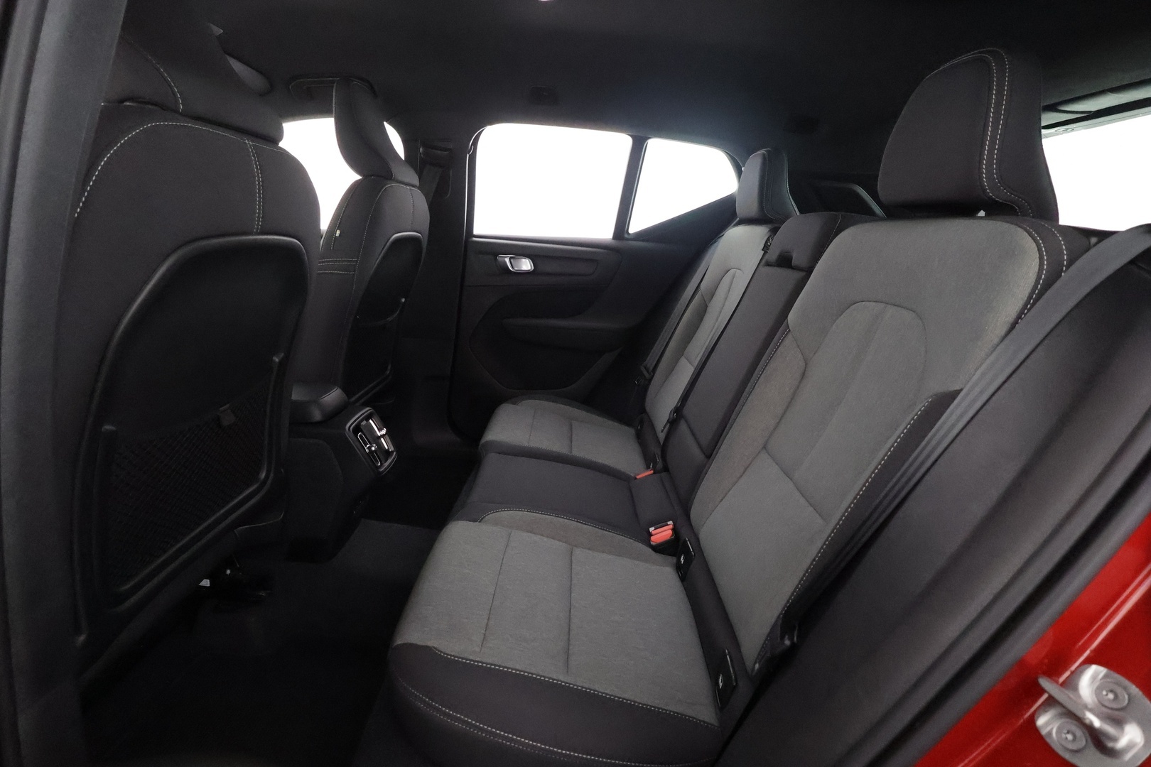 Volvo XC40 2024 B3 MHEV Business Plus Dark DCT aut - | ACC | LED | Muistipenkki | P.Kamera | High Performance audio | Sporttipenkit | Ratinlämmitys | Keyless | Apple&Android | 1.Om Suomi-auto | Kahdet Renkaat | Merkkihuollettu |