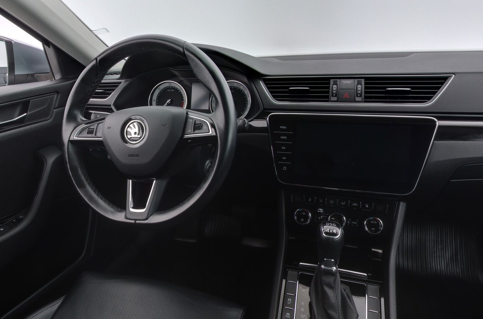 SKODA SUPERB 2019 Combi 2,0 TDI 190 4x4 L&K DSG / Adapt. vakkari / Webasto / Canton / Ilmastoidut muistipenkit / Keyless / Koukku /