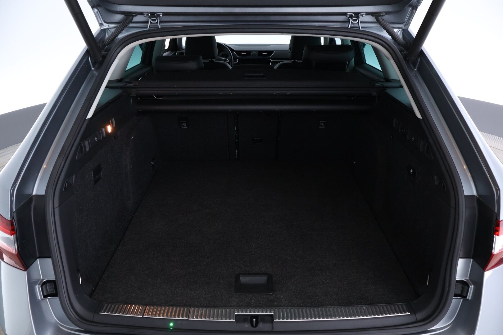 SKODA SUPERB 2019 Combi 2,0 TDI 190 4x4 L&K DSG / Adapt. vakkari / Webasto / Canton / Ilmastoidut muistipenkit / Keyless / Koukku / - HULLUT AVAJAISHULINAT KORKOTARJOUS 3,29 %