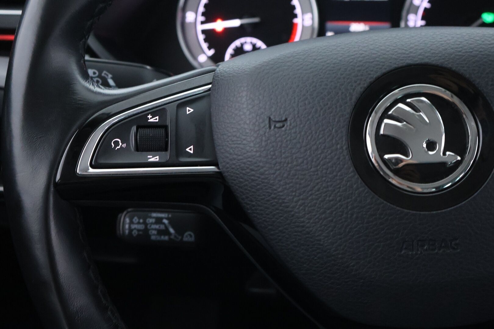 SKODA SUPERB 2019 Combi 2,0 TDI 190 4x4 L&K DSG / Adapt. vakkari / Webasto / Canton / Ilmastoidut muistipenkit / Keyless / Koukku / - HULLUT AVAJAISHULINAT KORKOTARJOUS 3,29 %