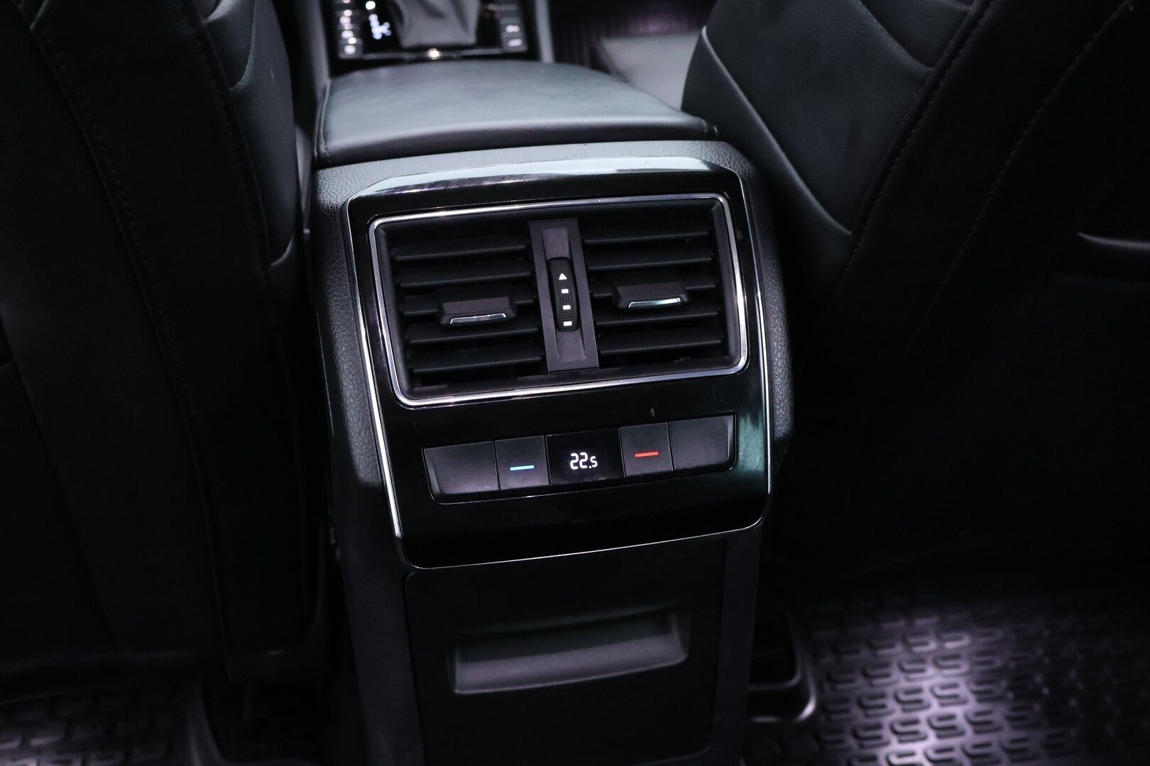 SKODA SUPERB 2019 Combi 2,0 TDI 190 4x4 L&K DSG / Adapt. vakkari / Webasto / Canton / Ilmastoidut muistipenkit / Keyless / Koukku / - HULLUT AVAJAISHULINAT KORKOTARJOUS 3,29 %