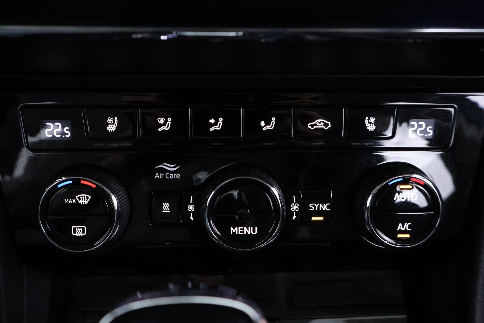 SKODA SUPERB 2019 Combi 2,0 TDI 190 4x4 L&K DSG / Adapt. vakkari / Webasto / Canton / Ilmastoidut muistipenkit / Keyless / Koukku / - HULLUT AVAJAISHULINAT KORKOTARJOUS 3,29 %