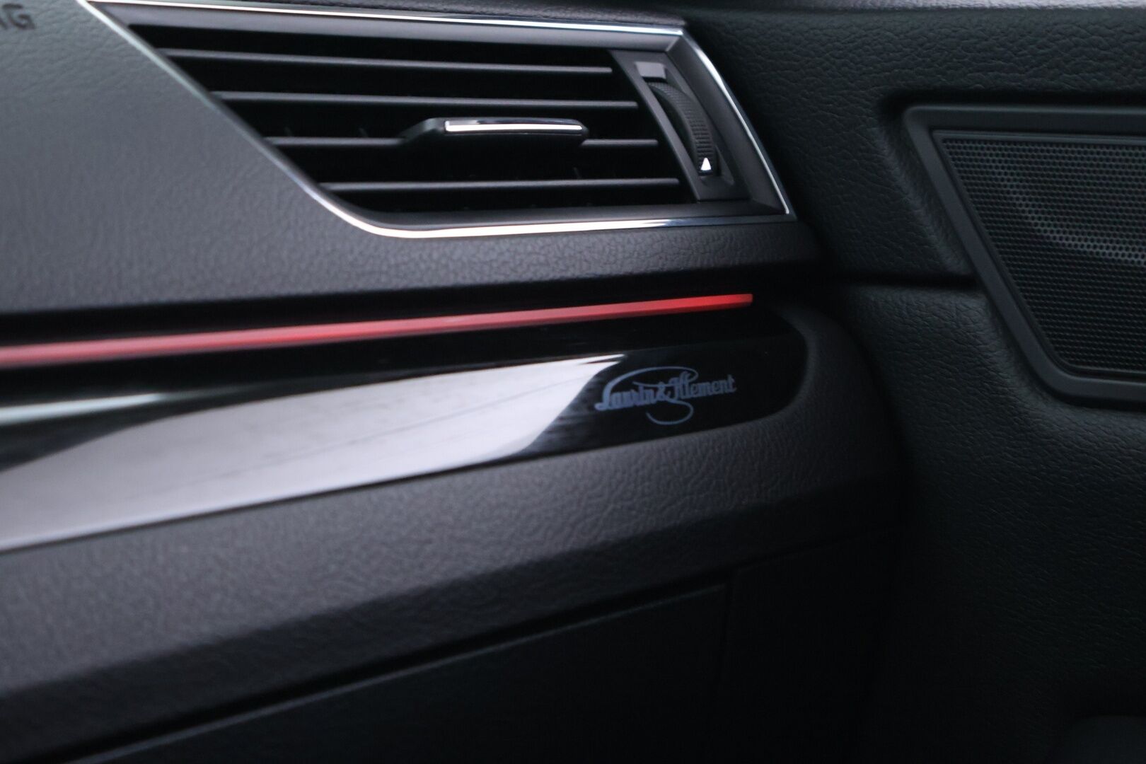 SKODA SUPERB 2019 Combi 2,0 TDI 190 4x4 L&K DSG / Adapt. vakkari / Webasto / Canton / Ilmastoidut muistipenkit / Keyless / Koukku /