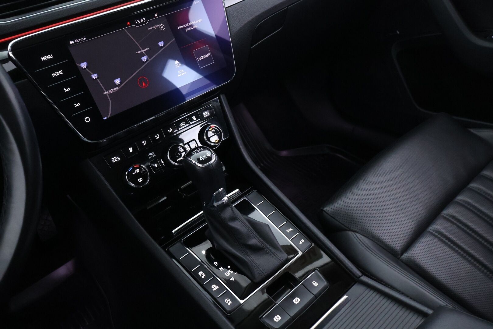 SKODA SUPERB 2019 Combi 2,0 TDI 190 4x4 L&K DSG / Adapt. vakkari / Webasto / Canton / Ilmastoidut muistipenkit / Keyless / Koukku /