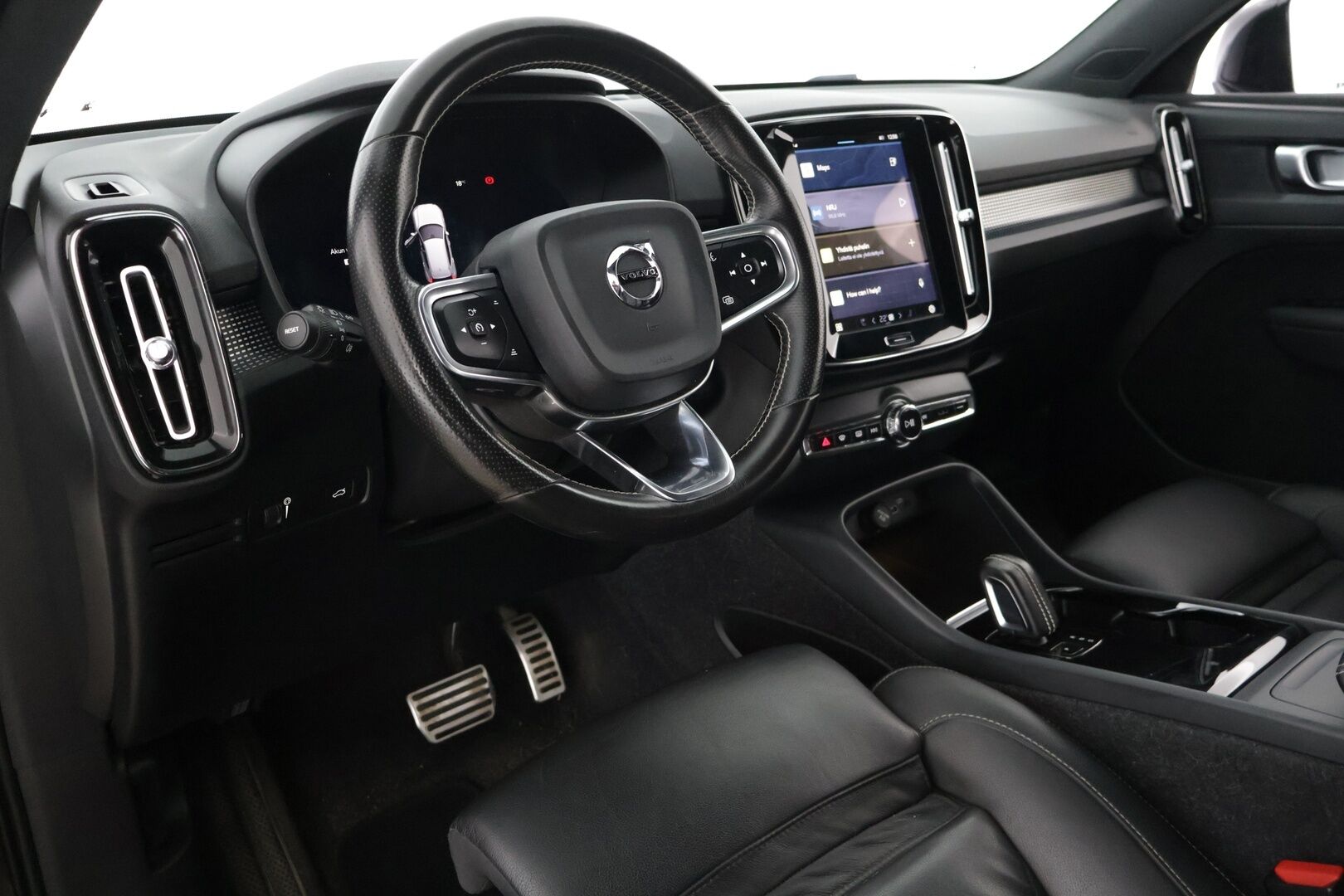 Volvo XC40 2021 Recharge Pure Electric P8 AWD R-Design / Adapt.Vakkari / Lämpöpumppu / Koukku / Digimittaristo / KeylessGo / Ratinlämmitin - Kahdet hyvät renkaat!